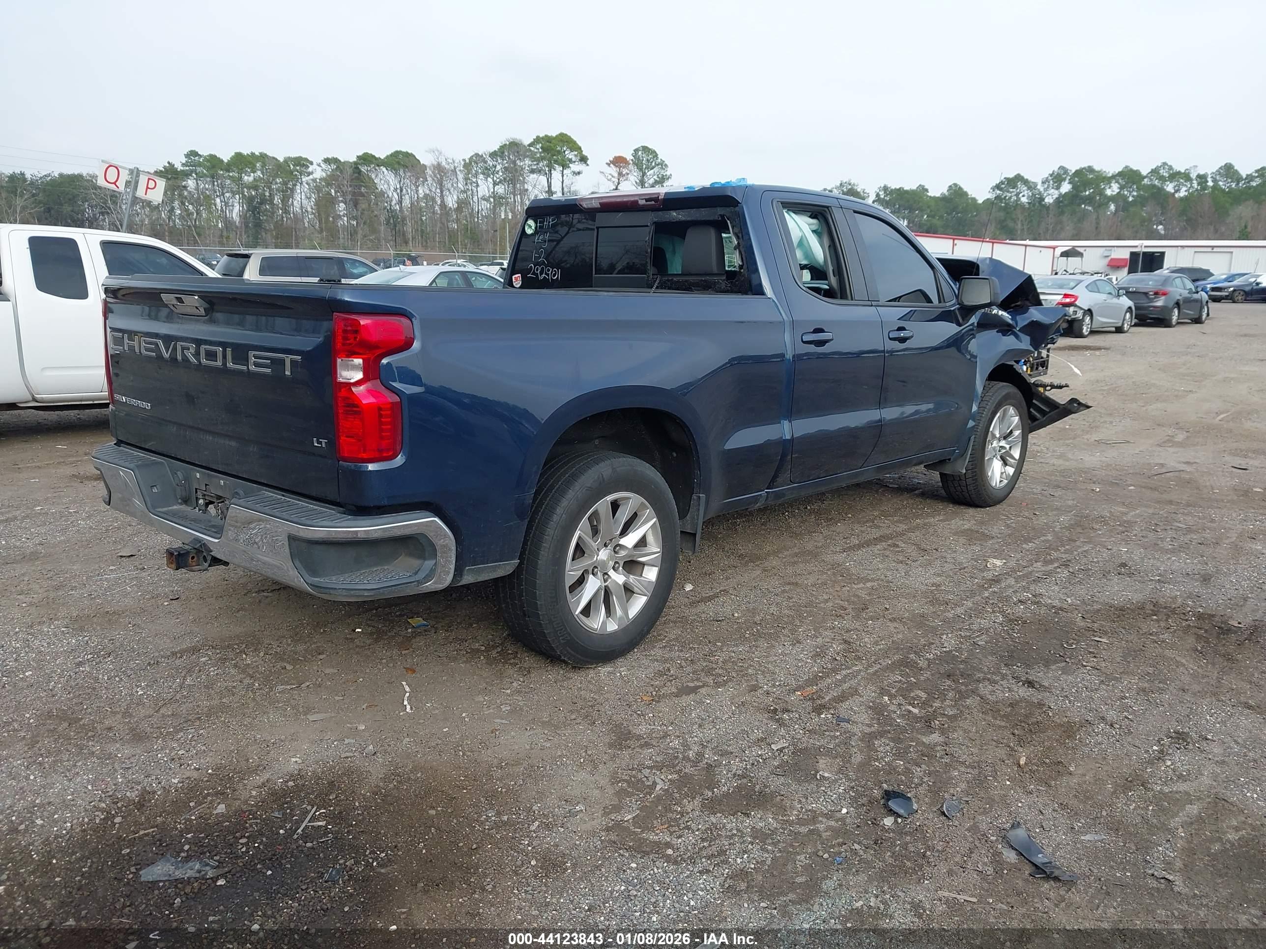 CHEVROLET SILVERADO image 4