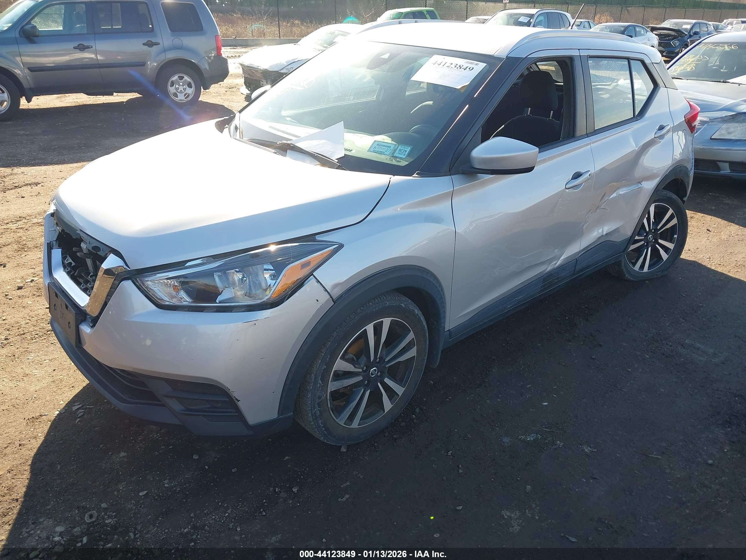 NISSAN KICKS image 2