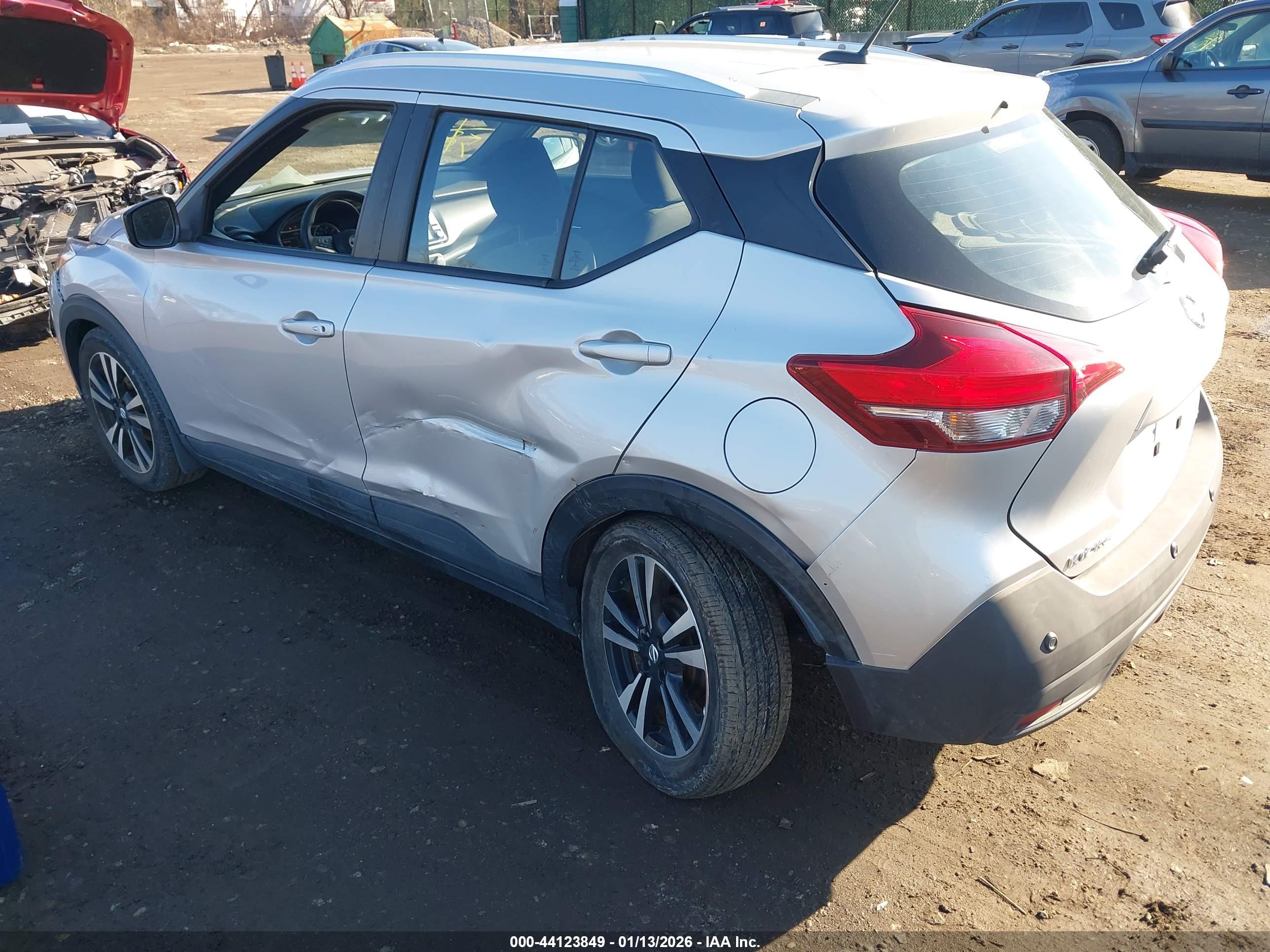 NISSAN KICKS image 3