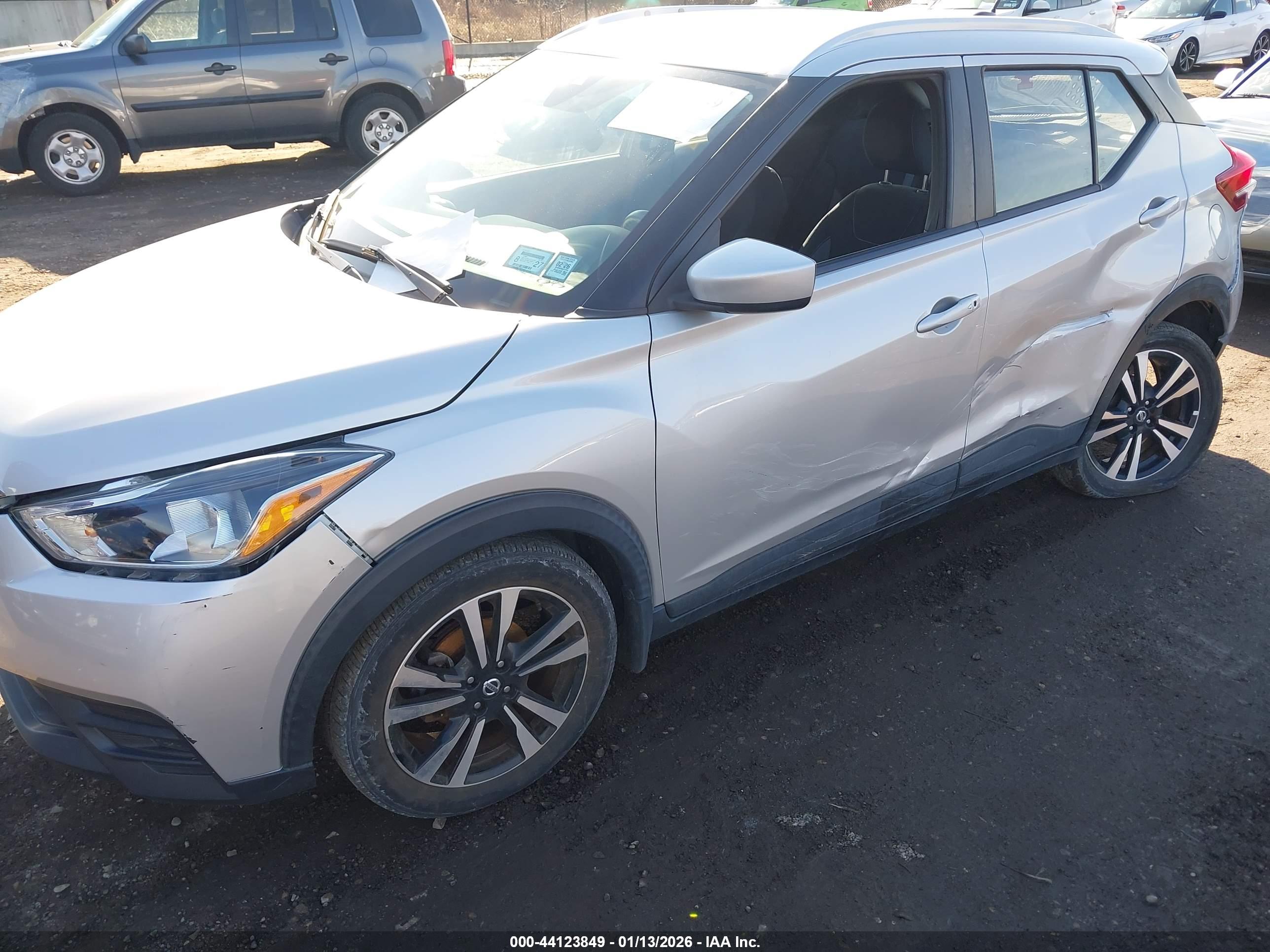 NISSAN KICKS image 6
