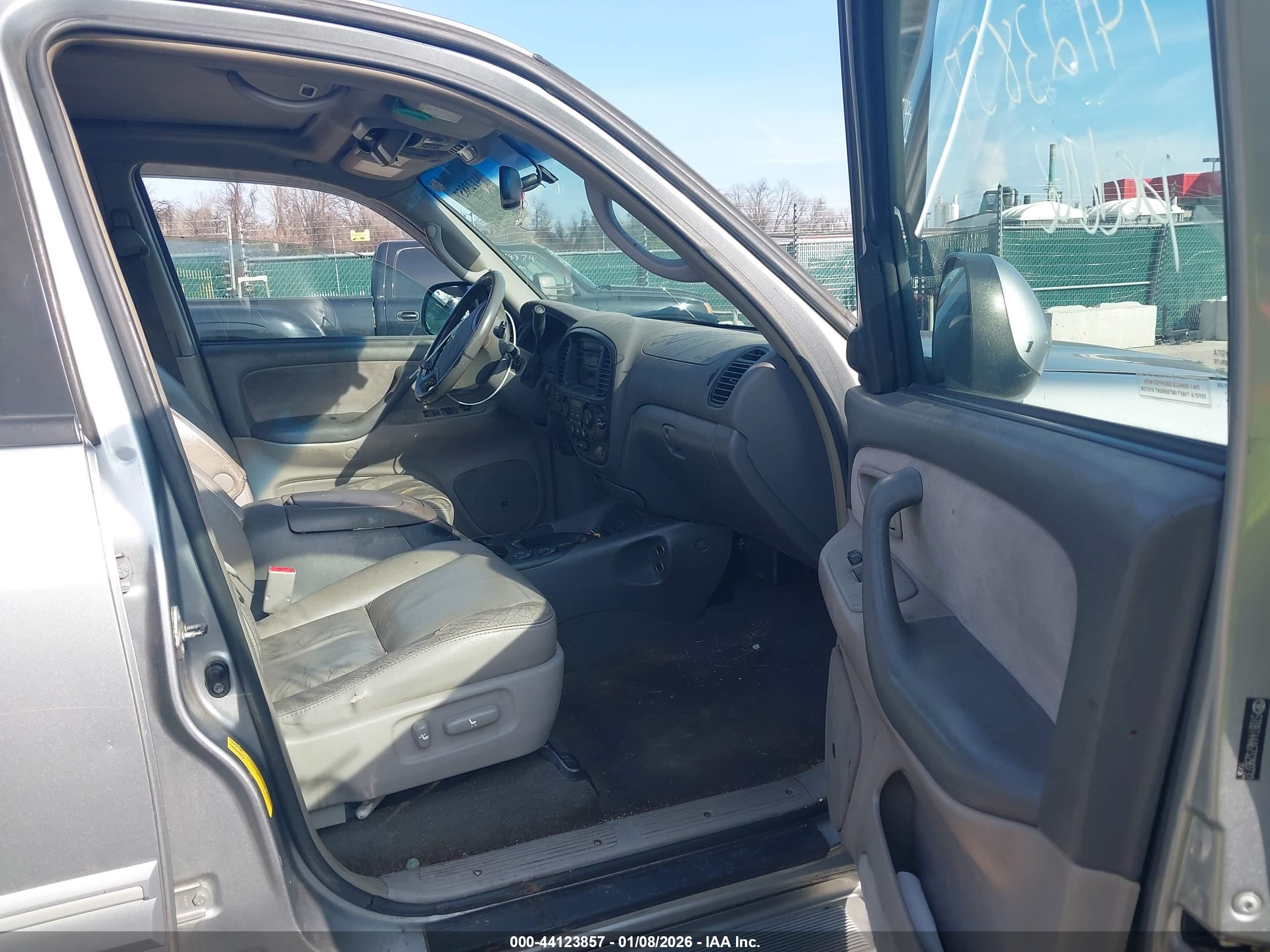 TOYOTA SEQUOIA image 5