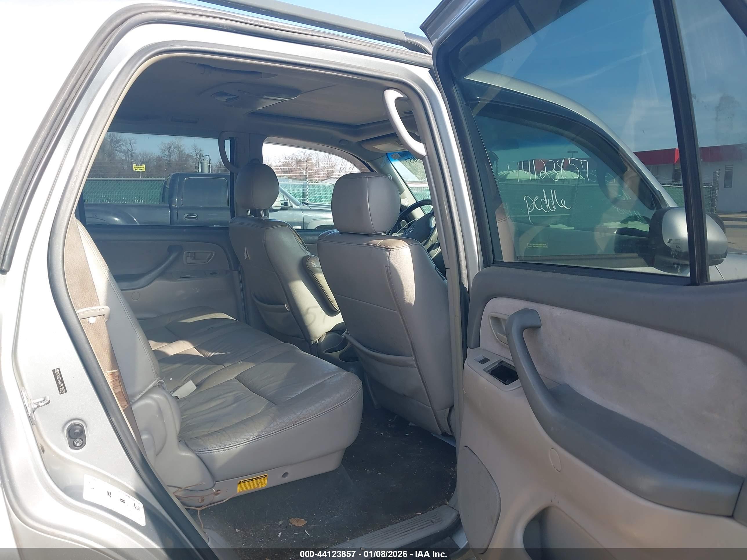 TOYOTA SEQUOIA image 8