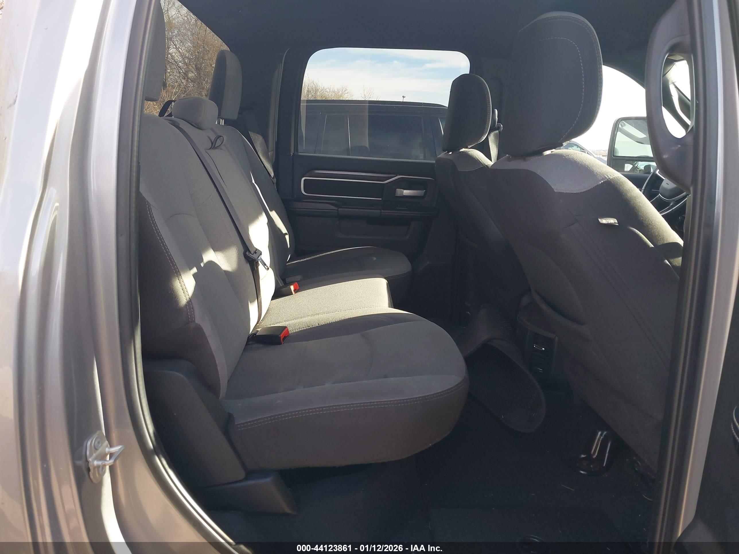 RAM 2500 image 8