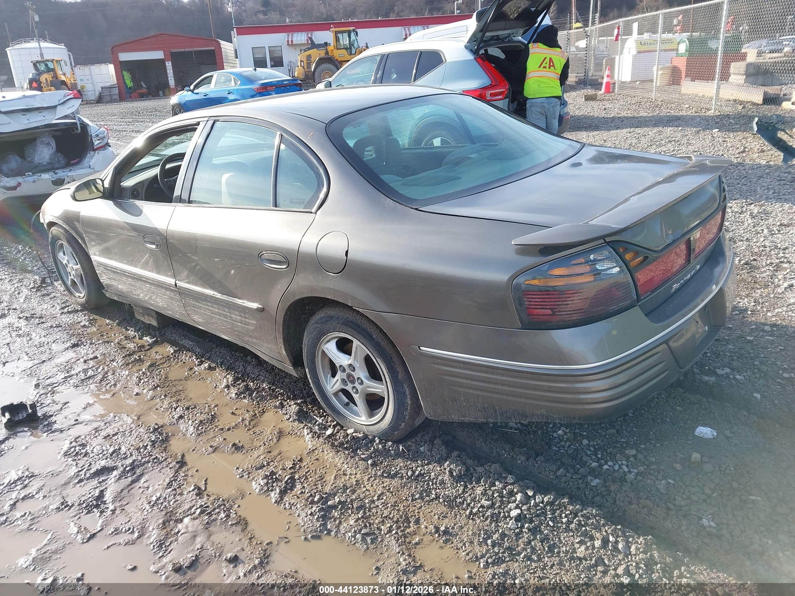 PONTIAC BONNEVILLE image 3