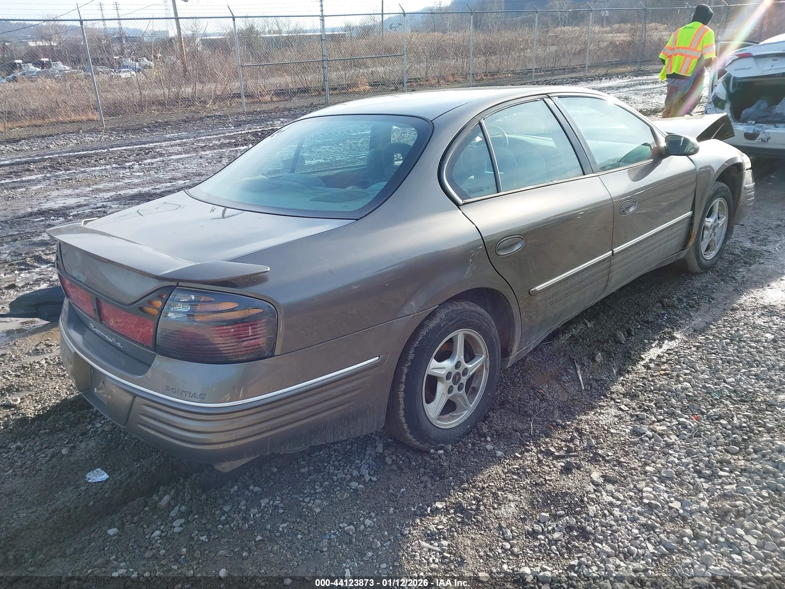 PONTIAC BONNEVILLE image 4