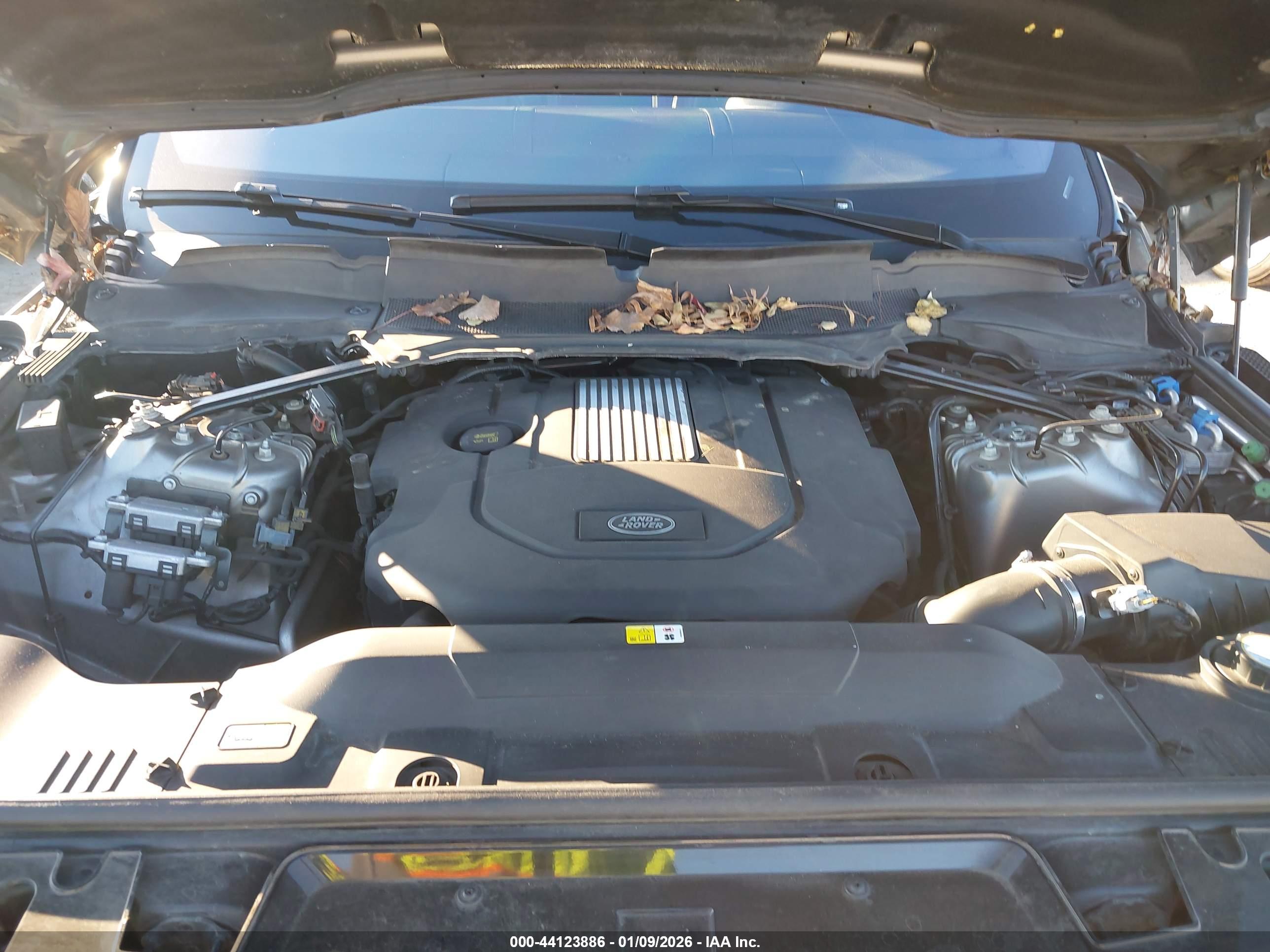 LAND ROVER image 10