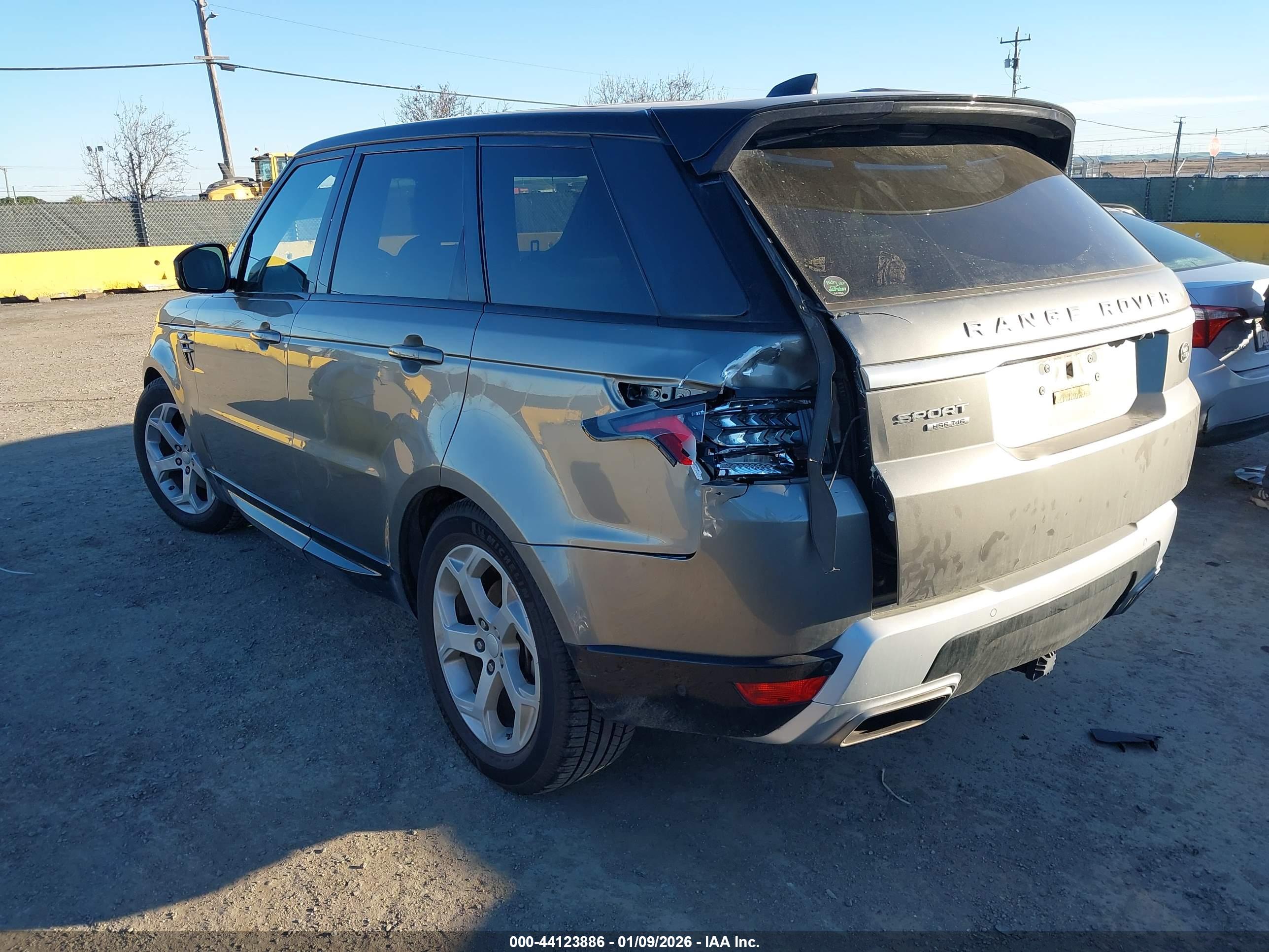LAND ROVER image 3