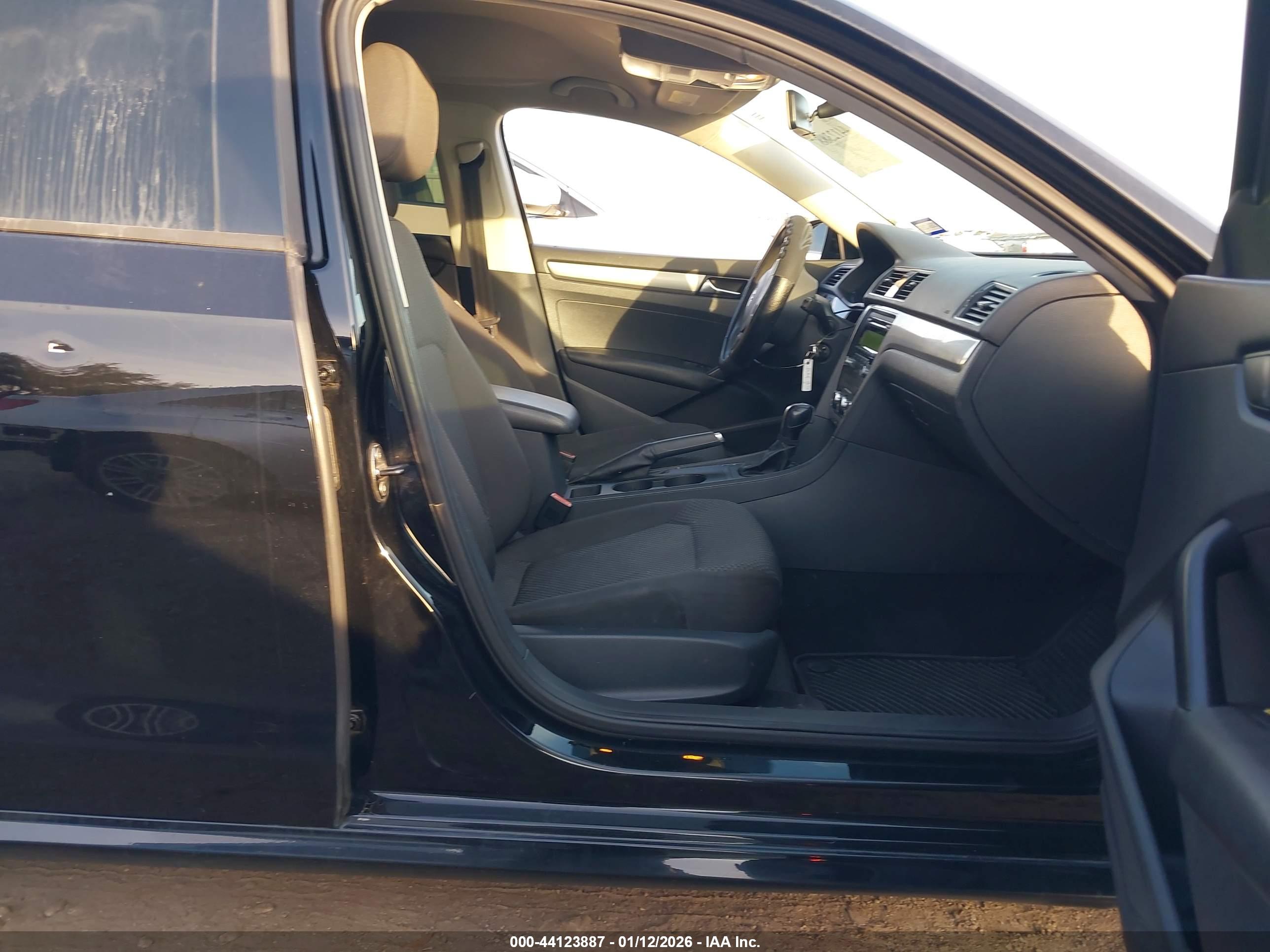 VOLKSWAGEN PASSAT image 5