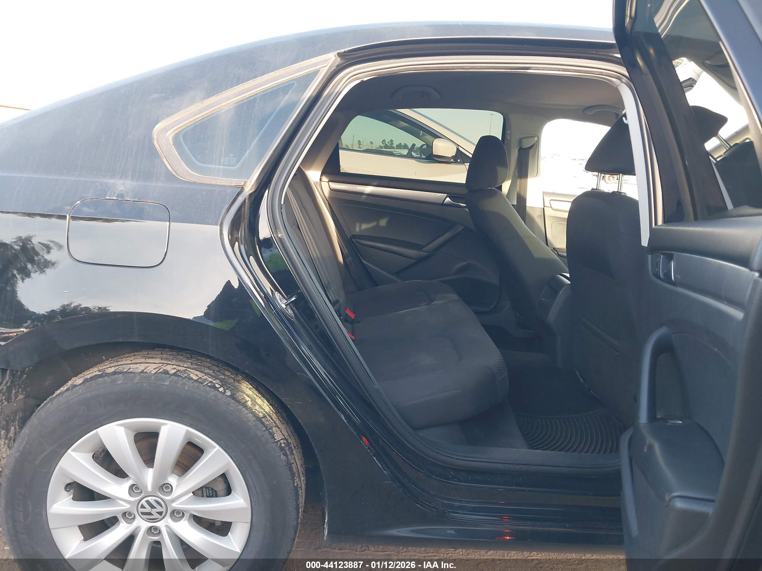 VOLKSWAGEN PASSAT image 8