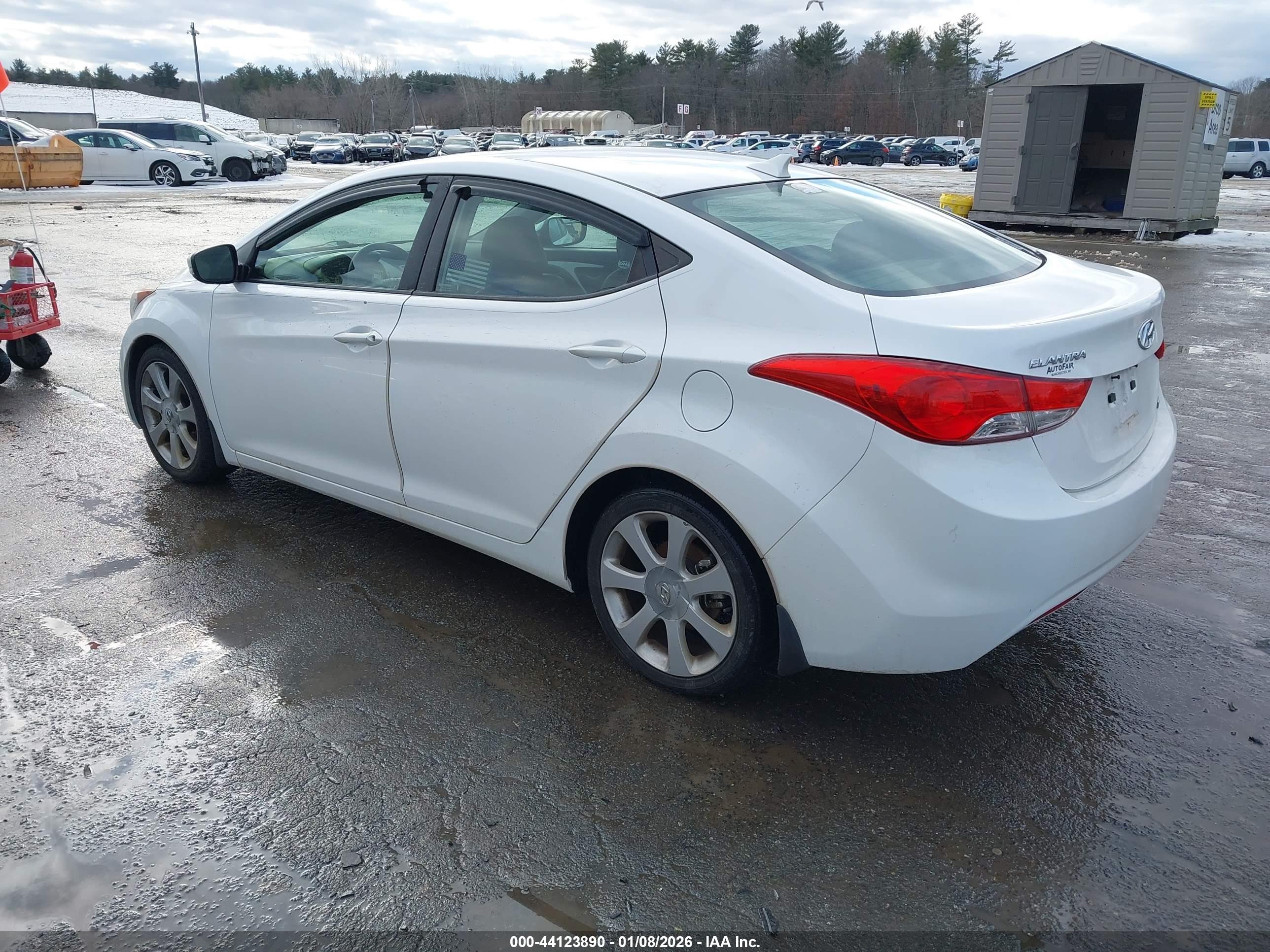 HYUNDAI ELANTRA image 3