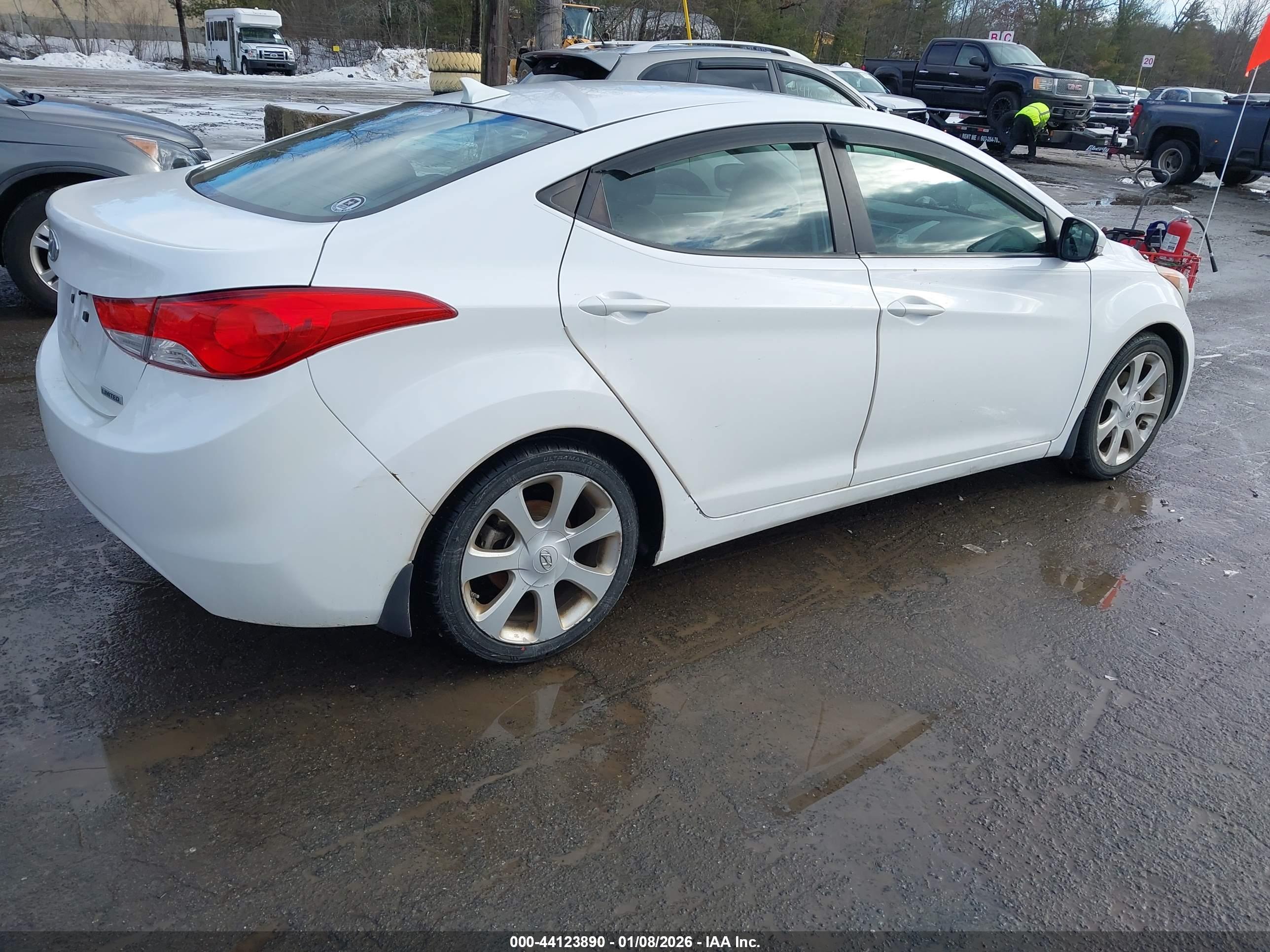 HYUNDAI ELANTRA image 4