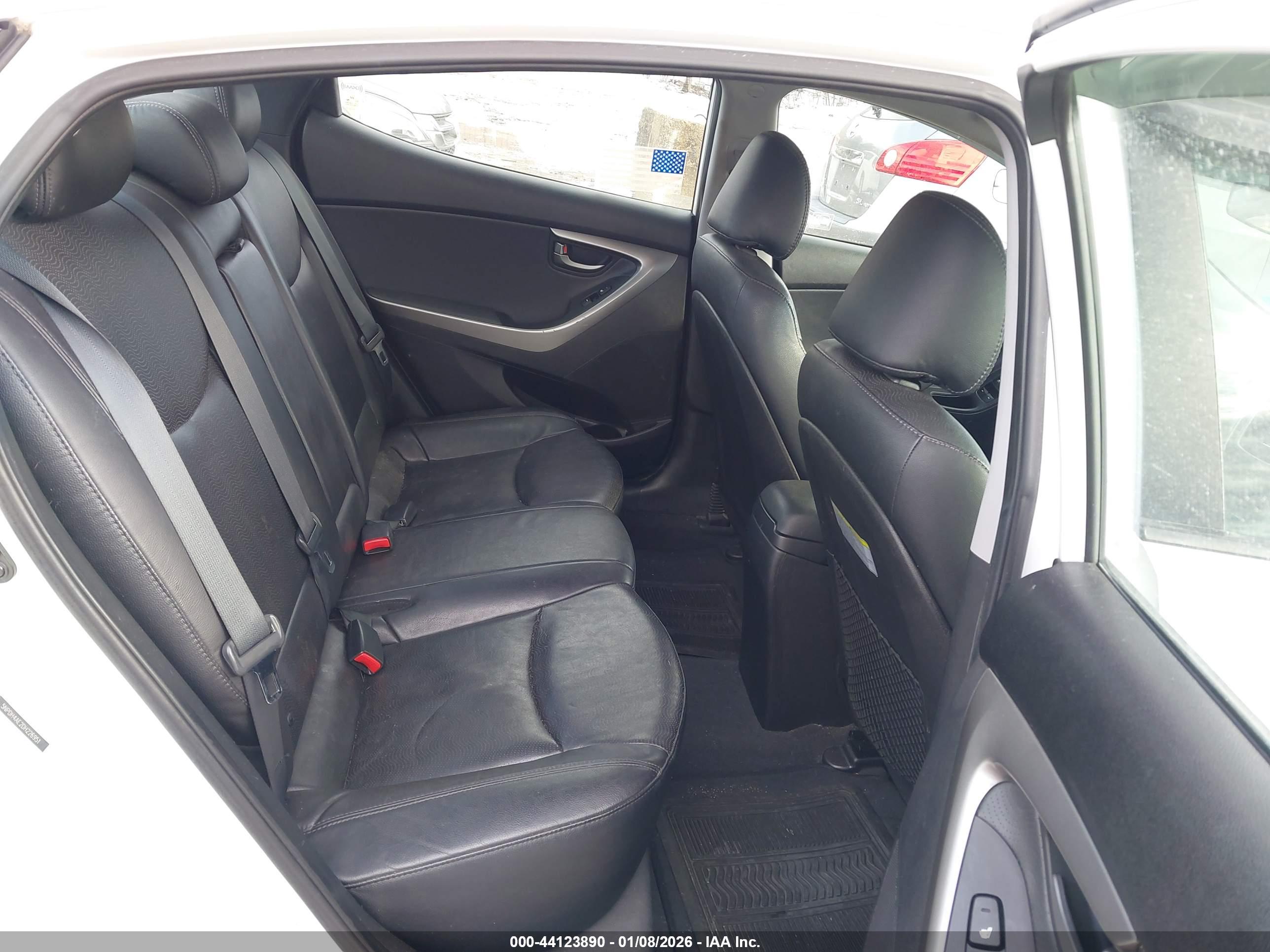 HYUNDAI ELANTRA image 8