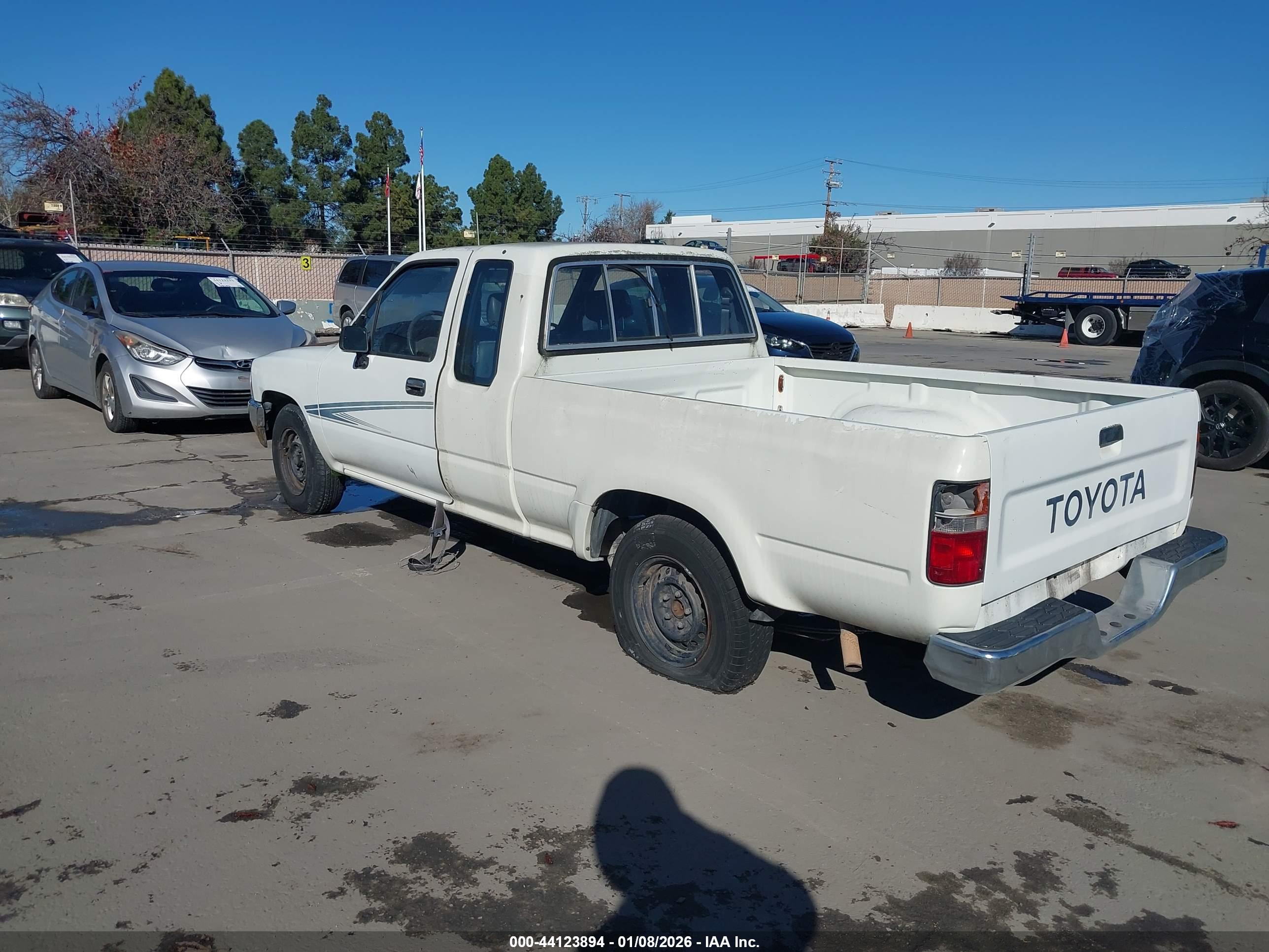 TOYOTA PICKUP image 3