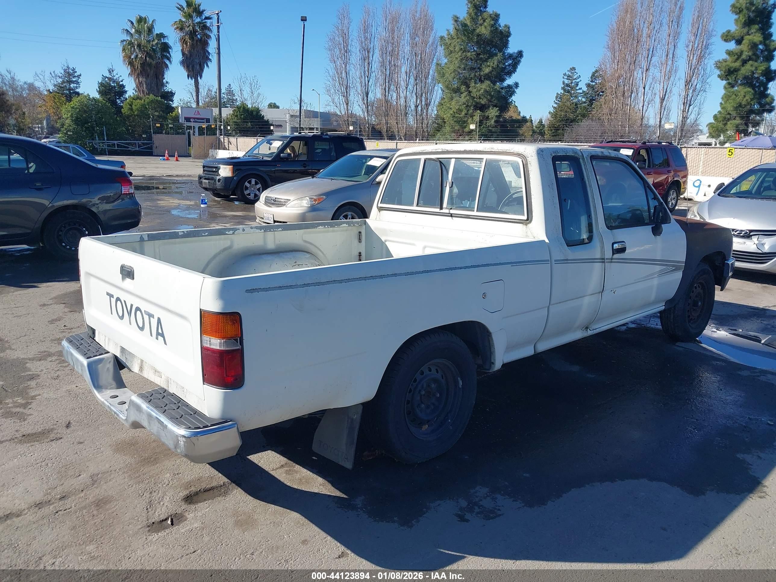 TOYOTA PICKUP image 4
