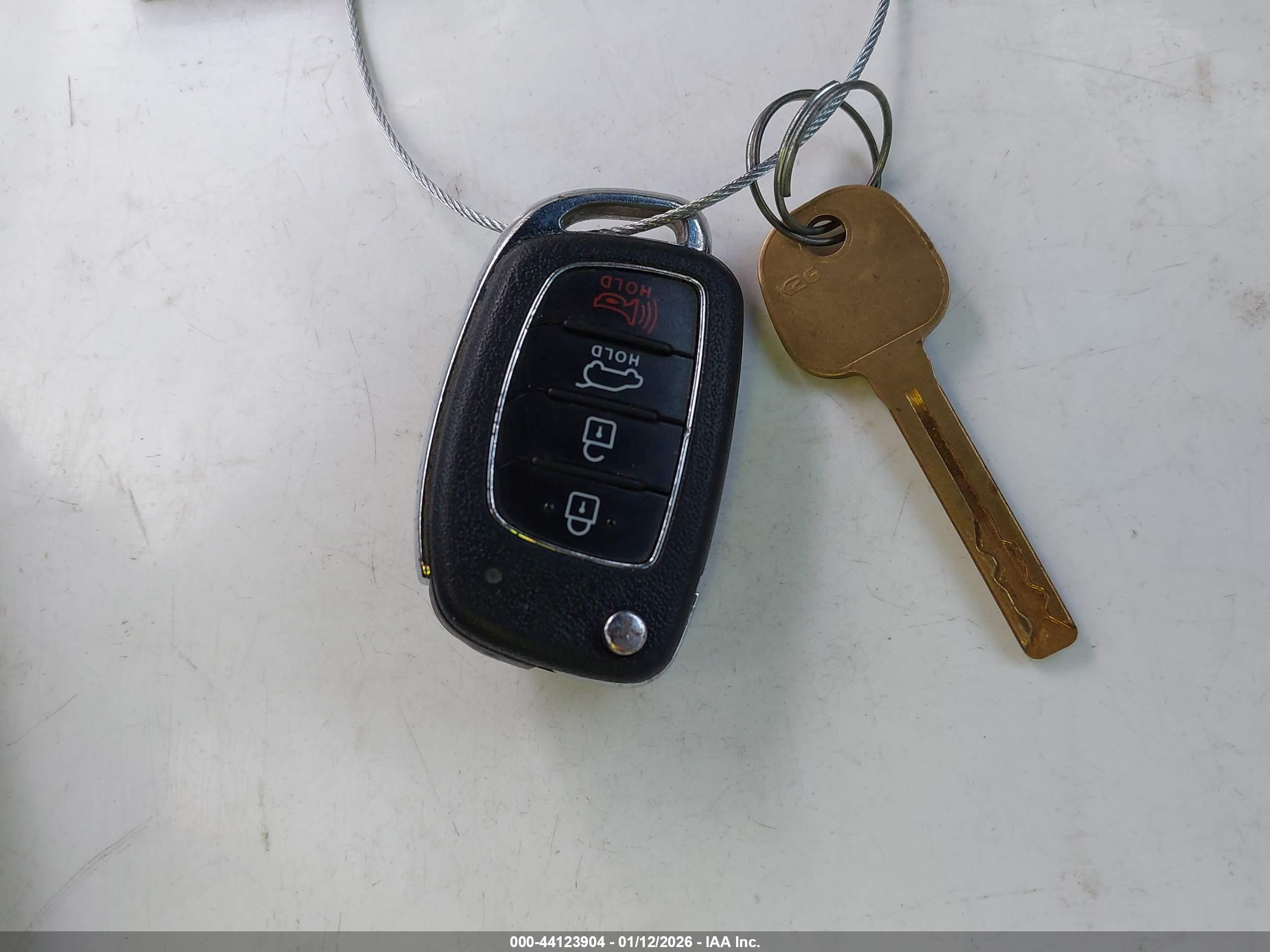 HYUNDAI TUCSON image 11