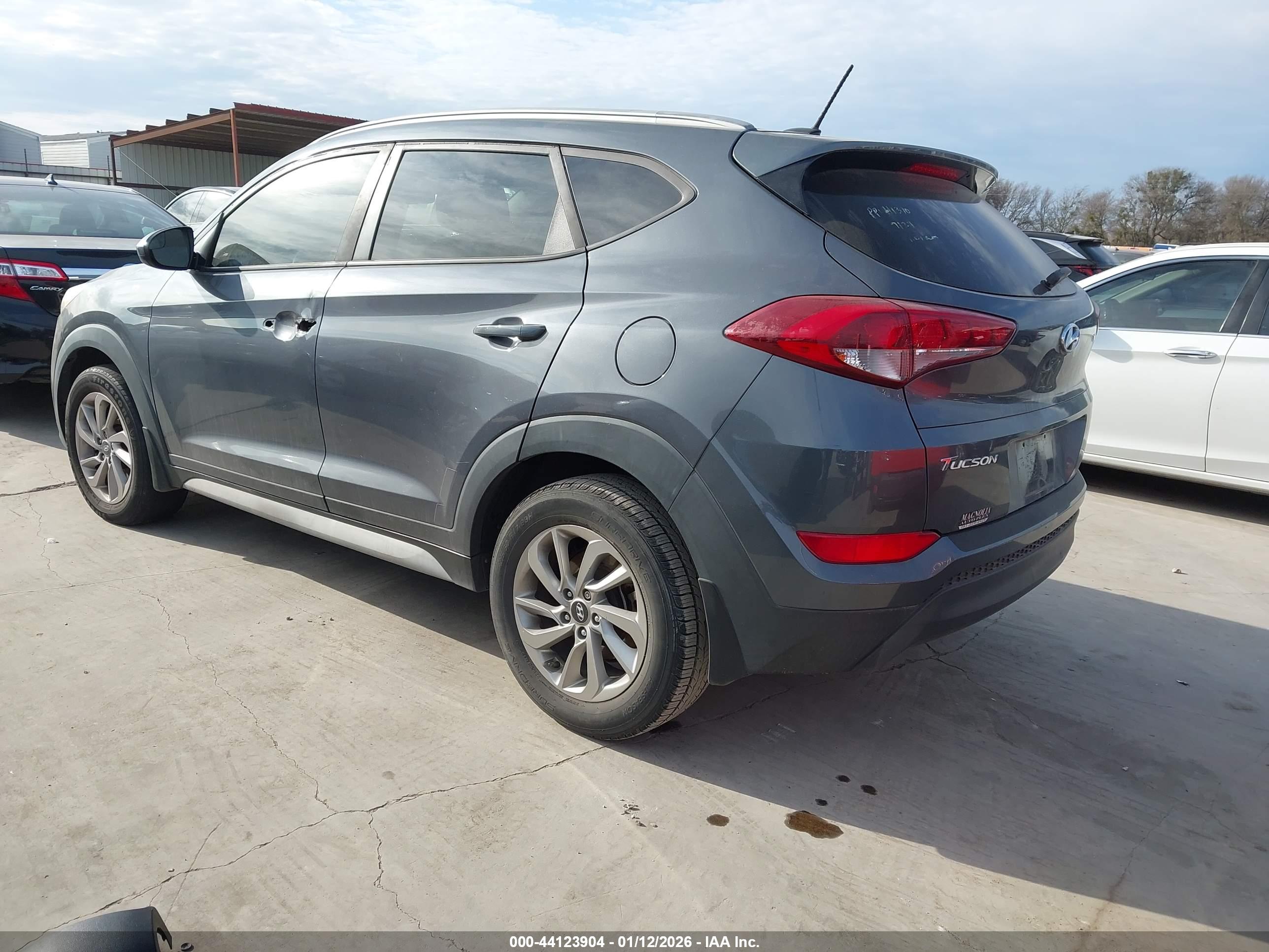 HYUNDAI TUCSON image 3