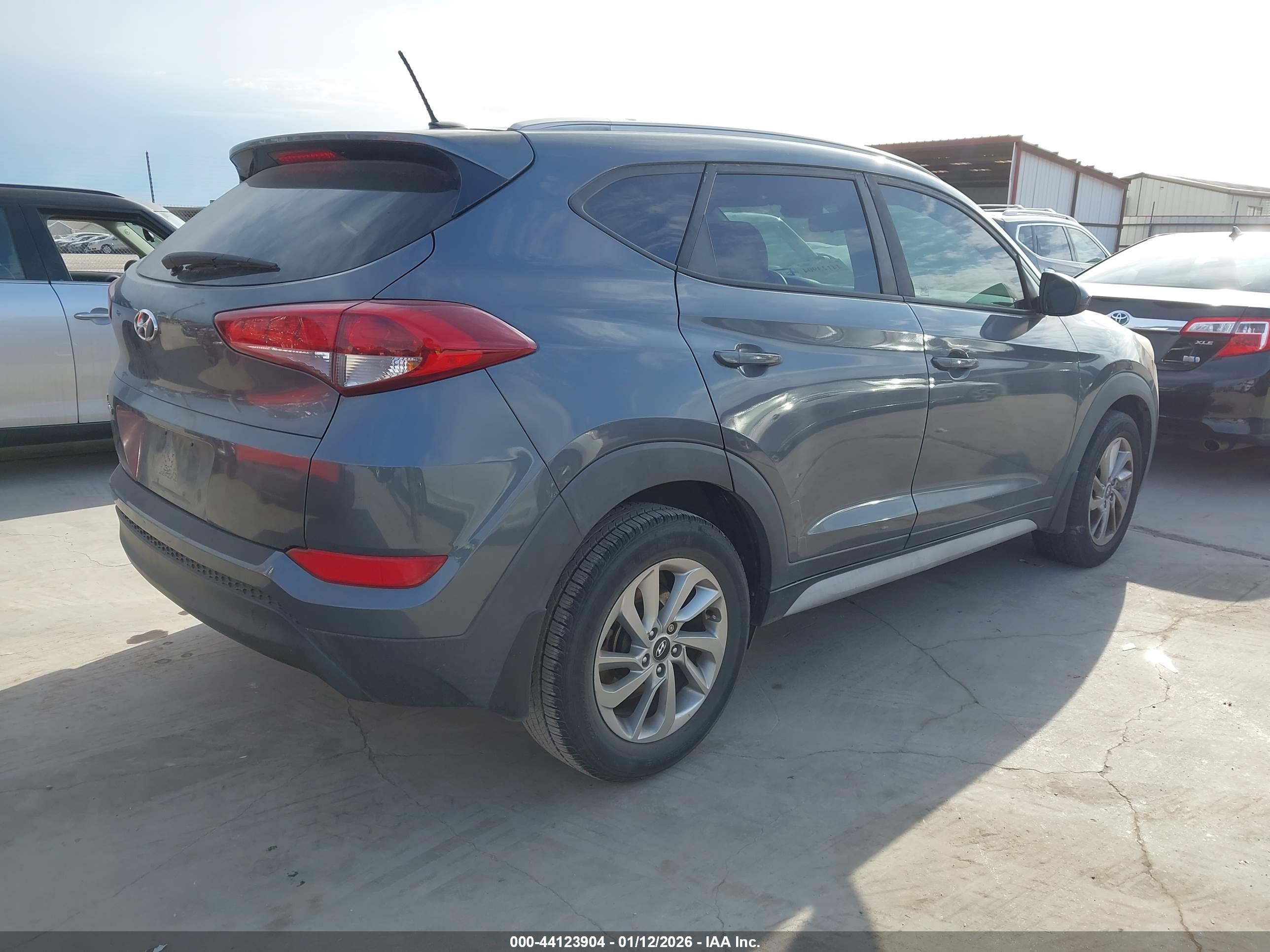 HYUNDAI TUCSON image 4