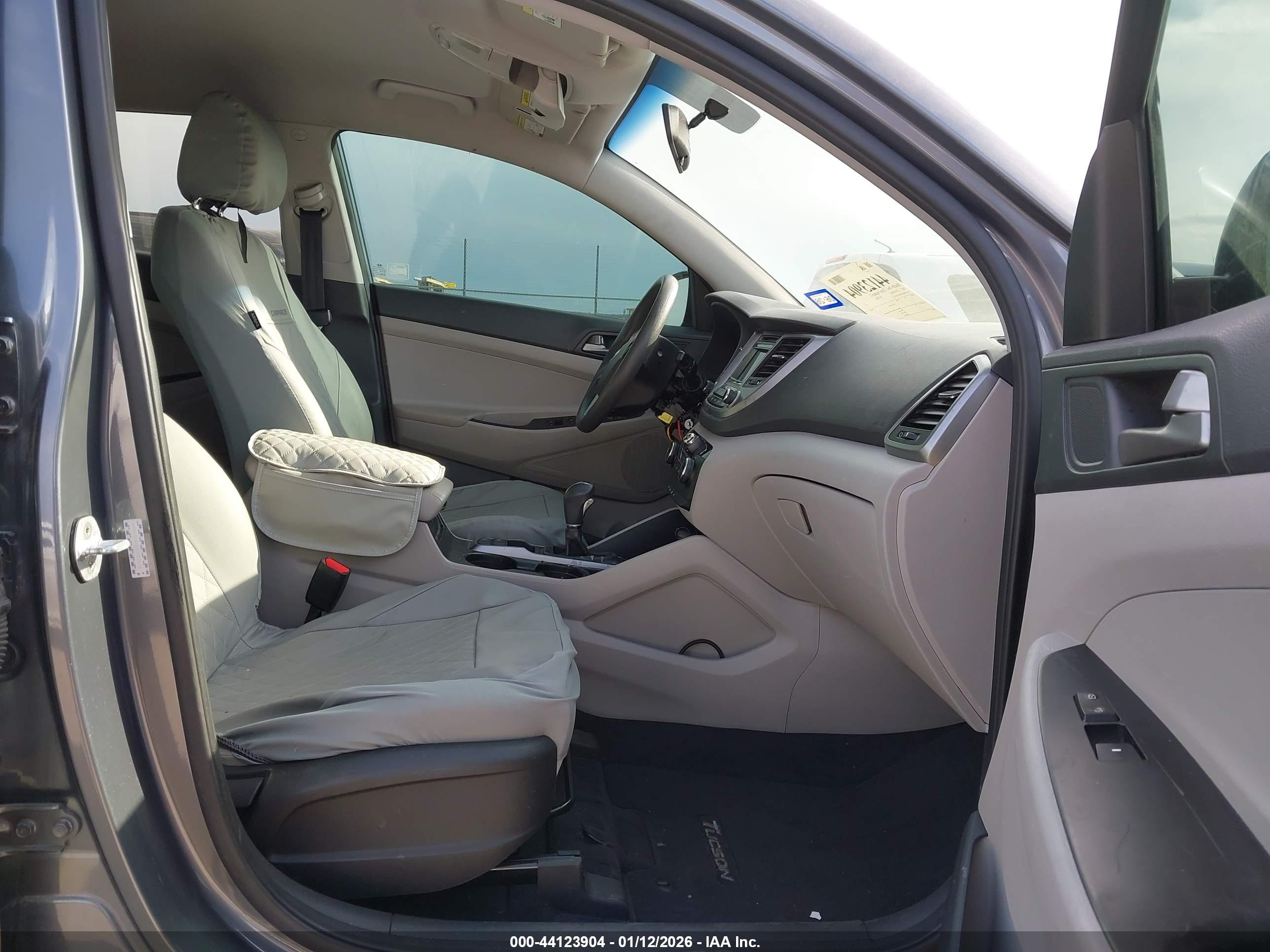HYUNDAI TUCSON image 5