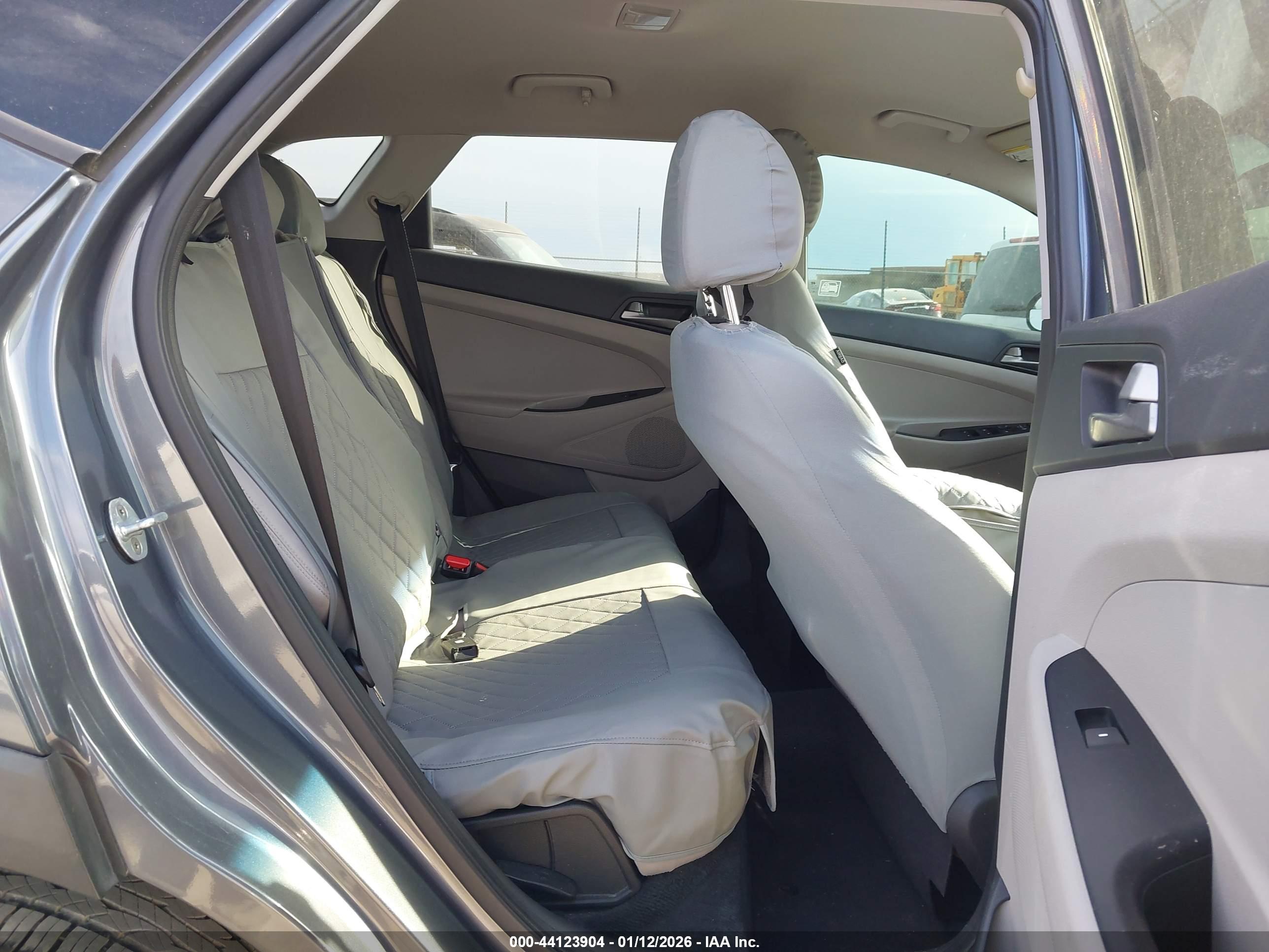HYUNDAI TUCSON image 8