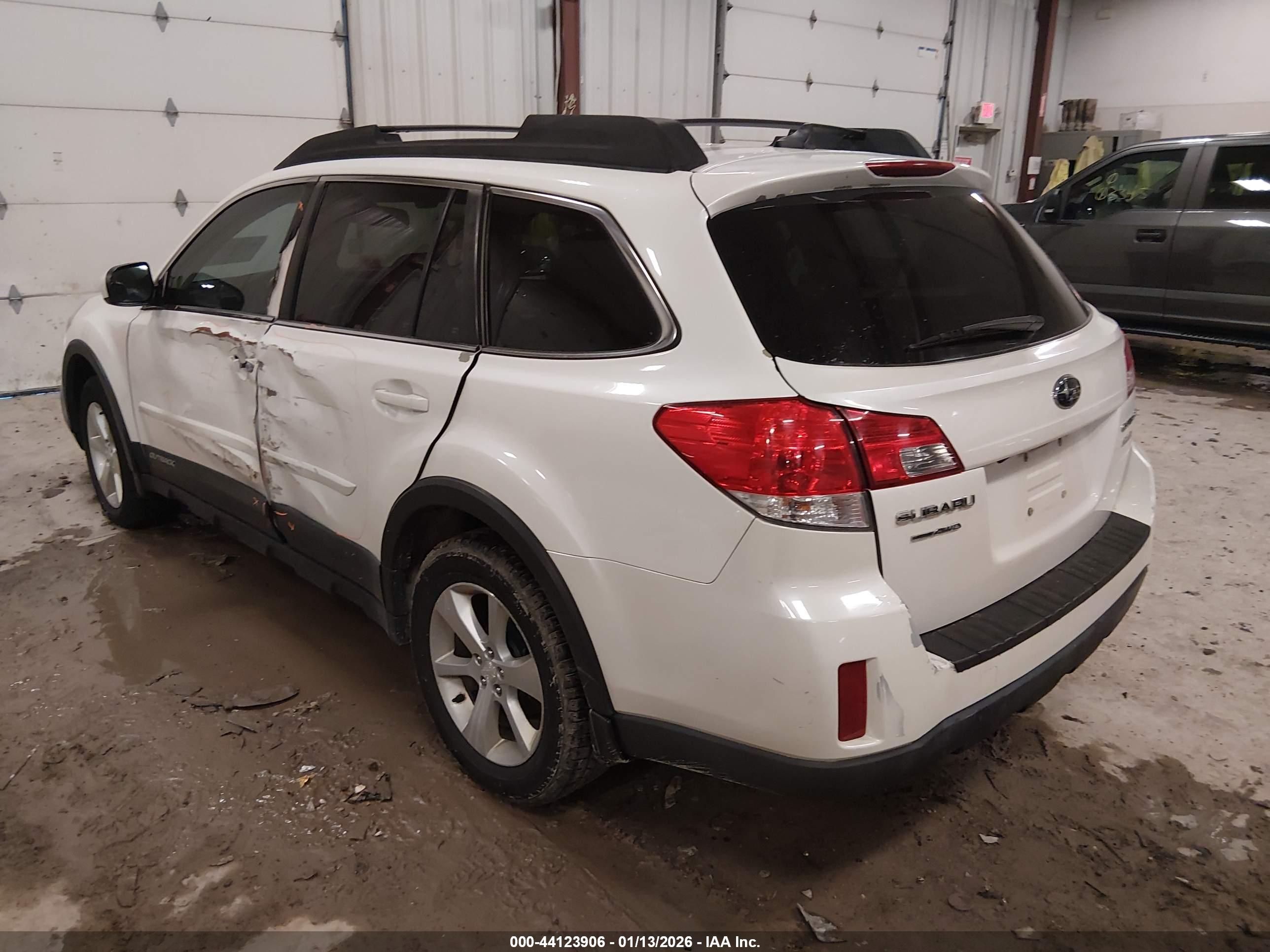 SUBARU OUTBACK image 3