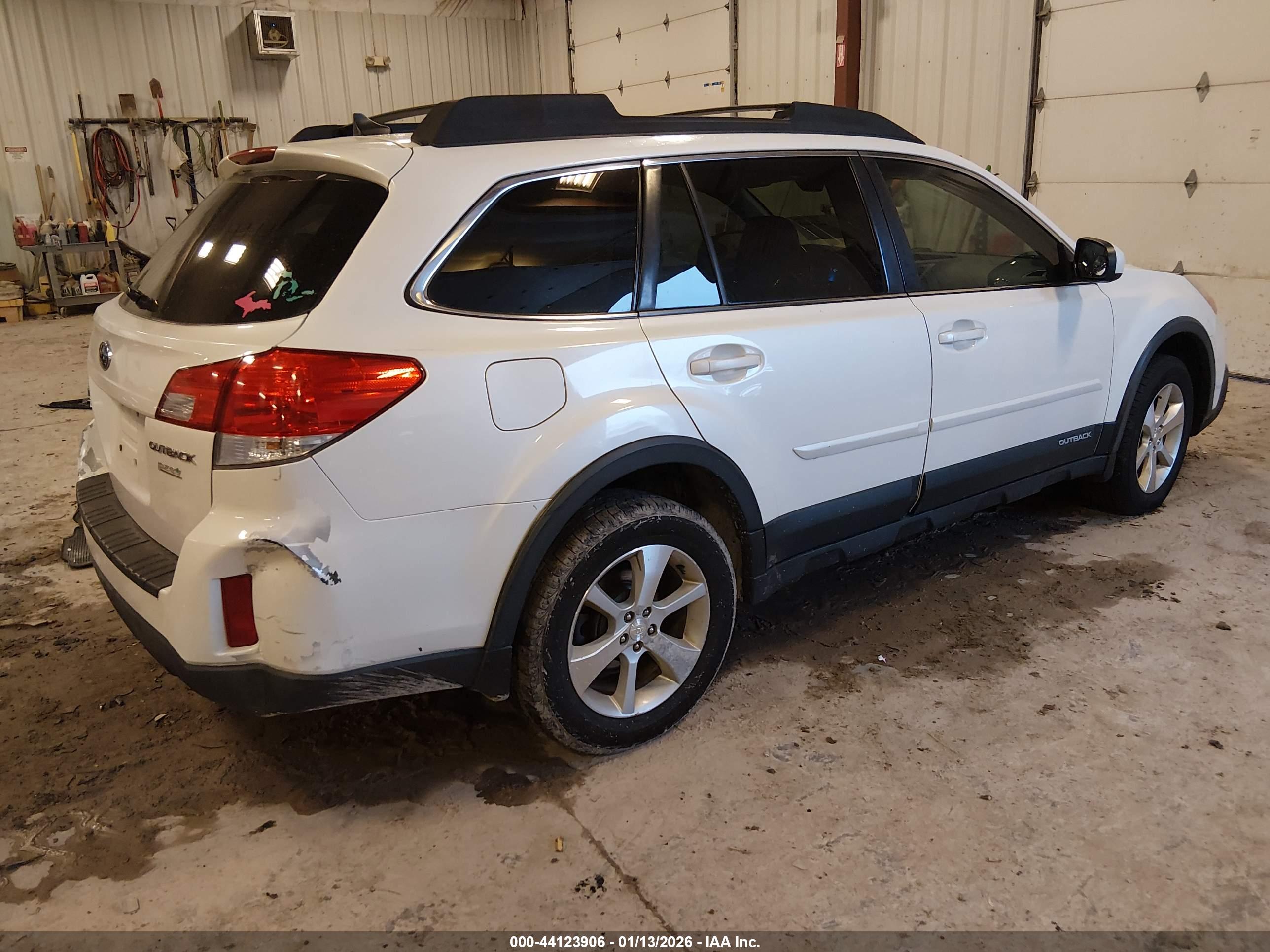 SUBARU OUTBACK image 4