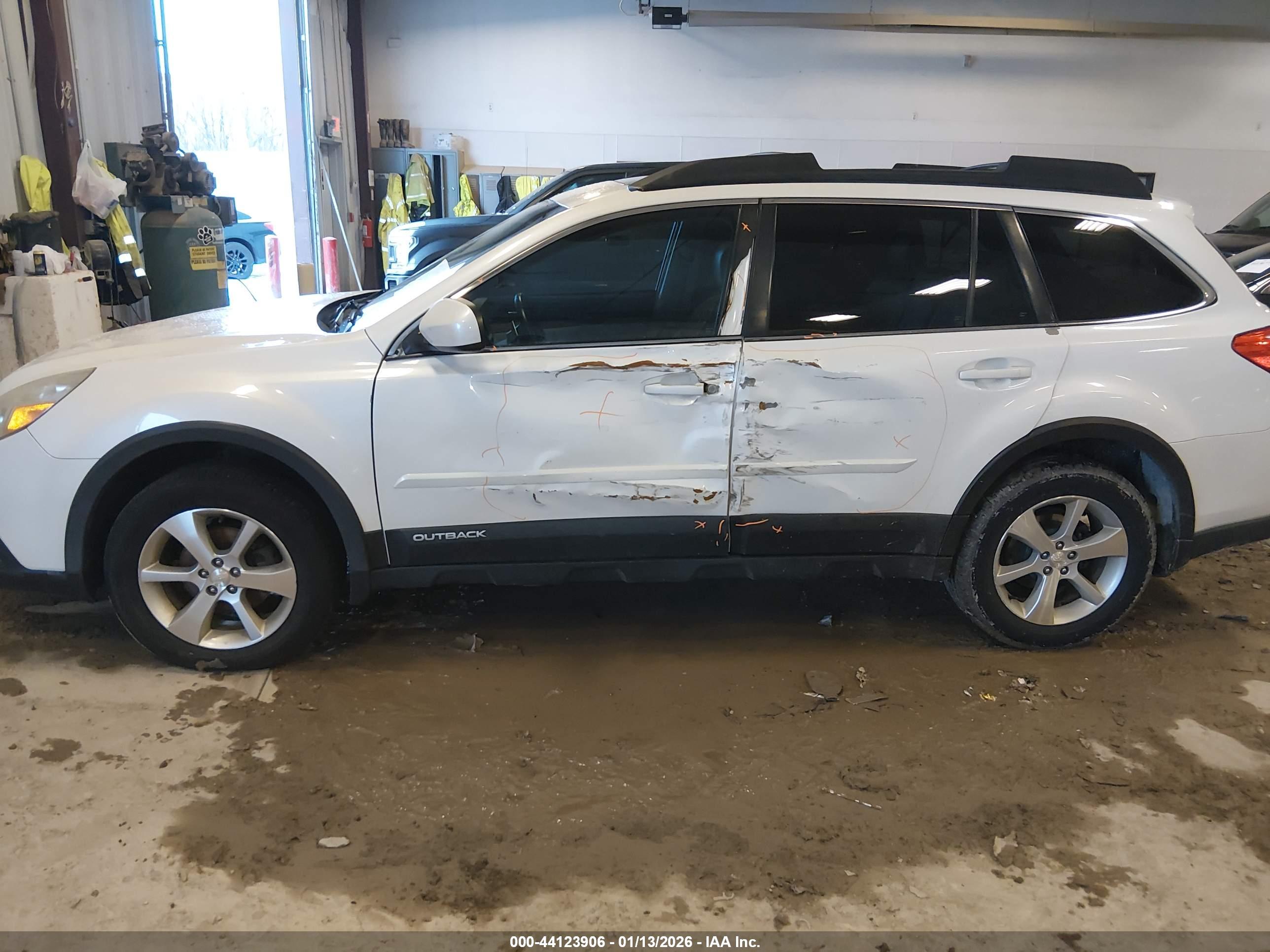 SUBARU OUTBACK image 6