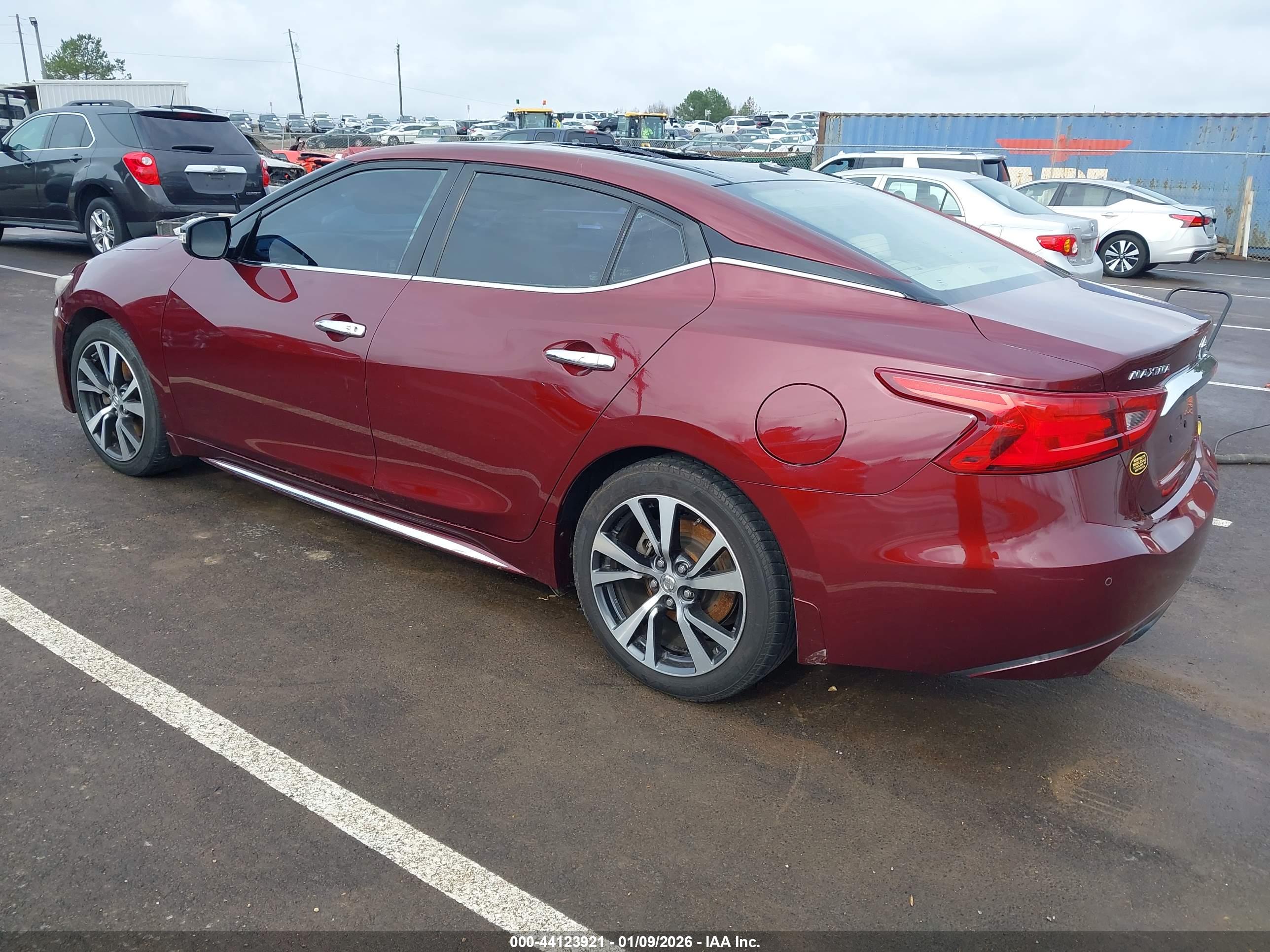 NISSAN MAXIMA image 3