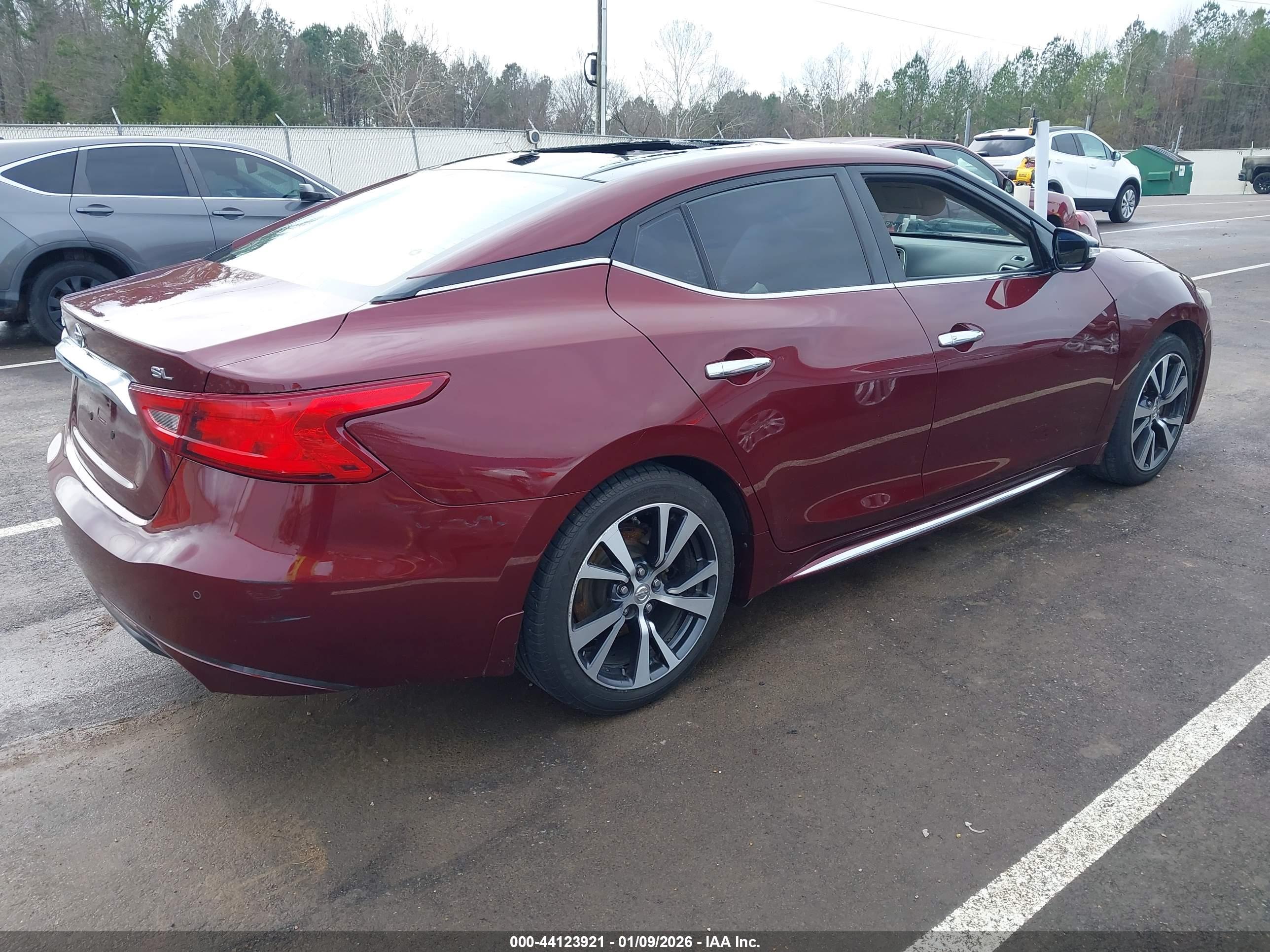 NISSAN MAXIMA image 4