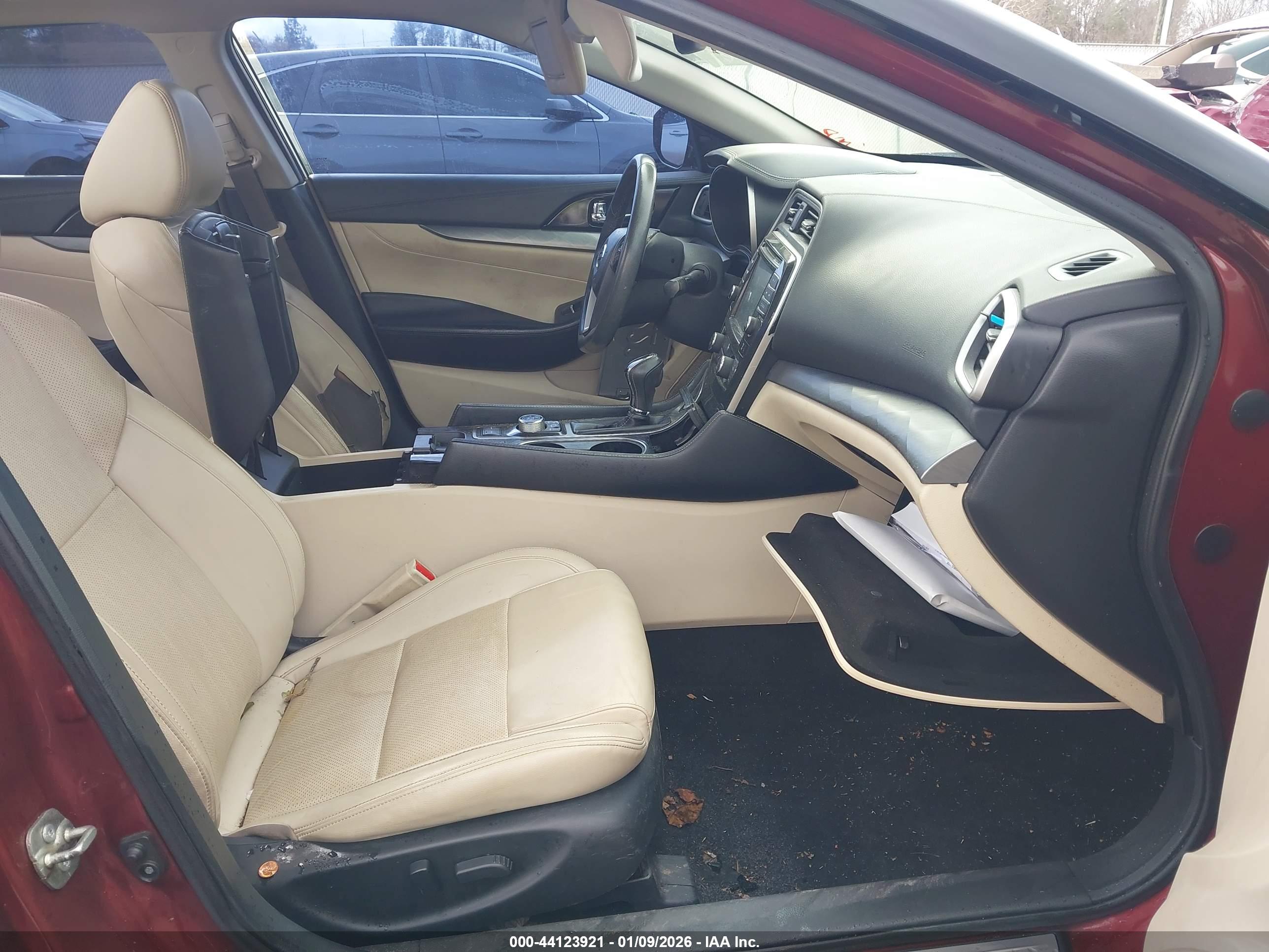 NISSAN MAXIMA image 5