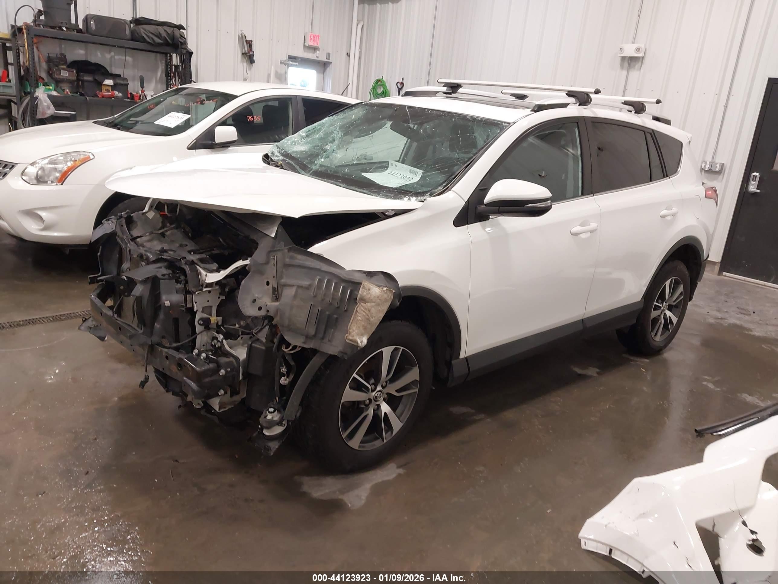 TOYOTA RAV4 image 2