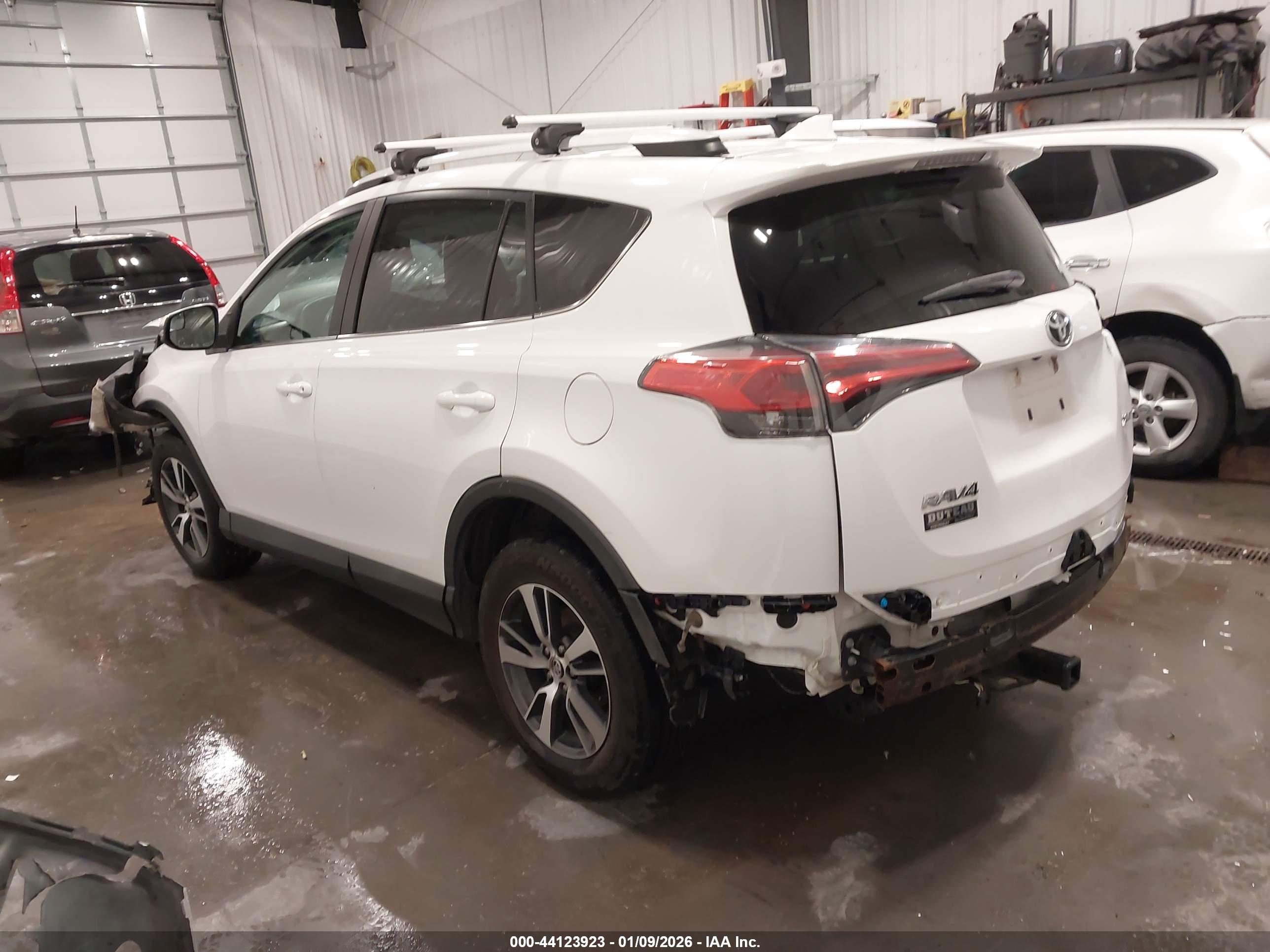 TOYOTA RAV4 image 3