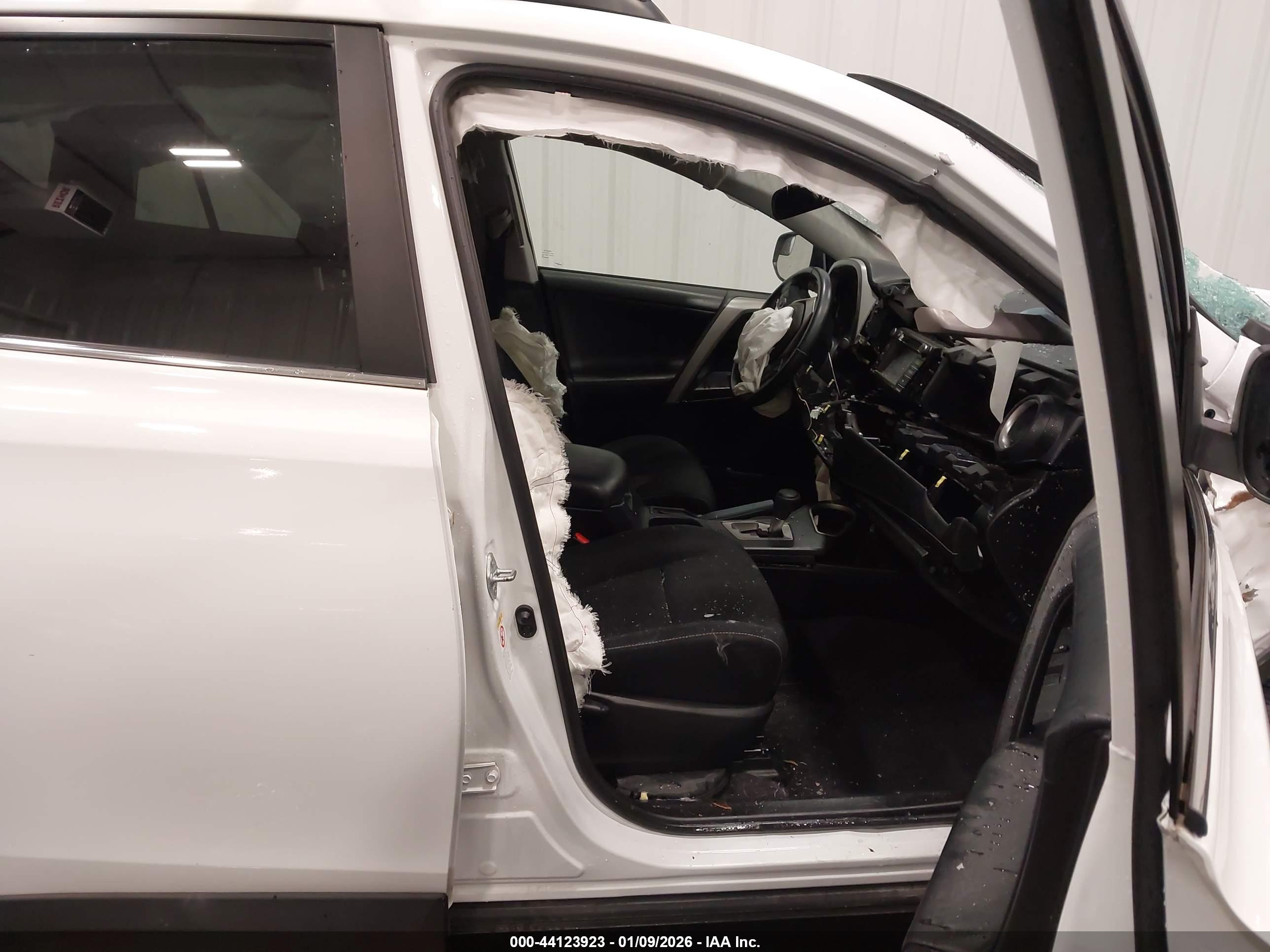 TOYOTA RAV4 image 5