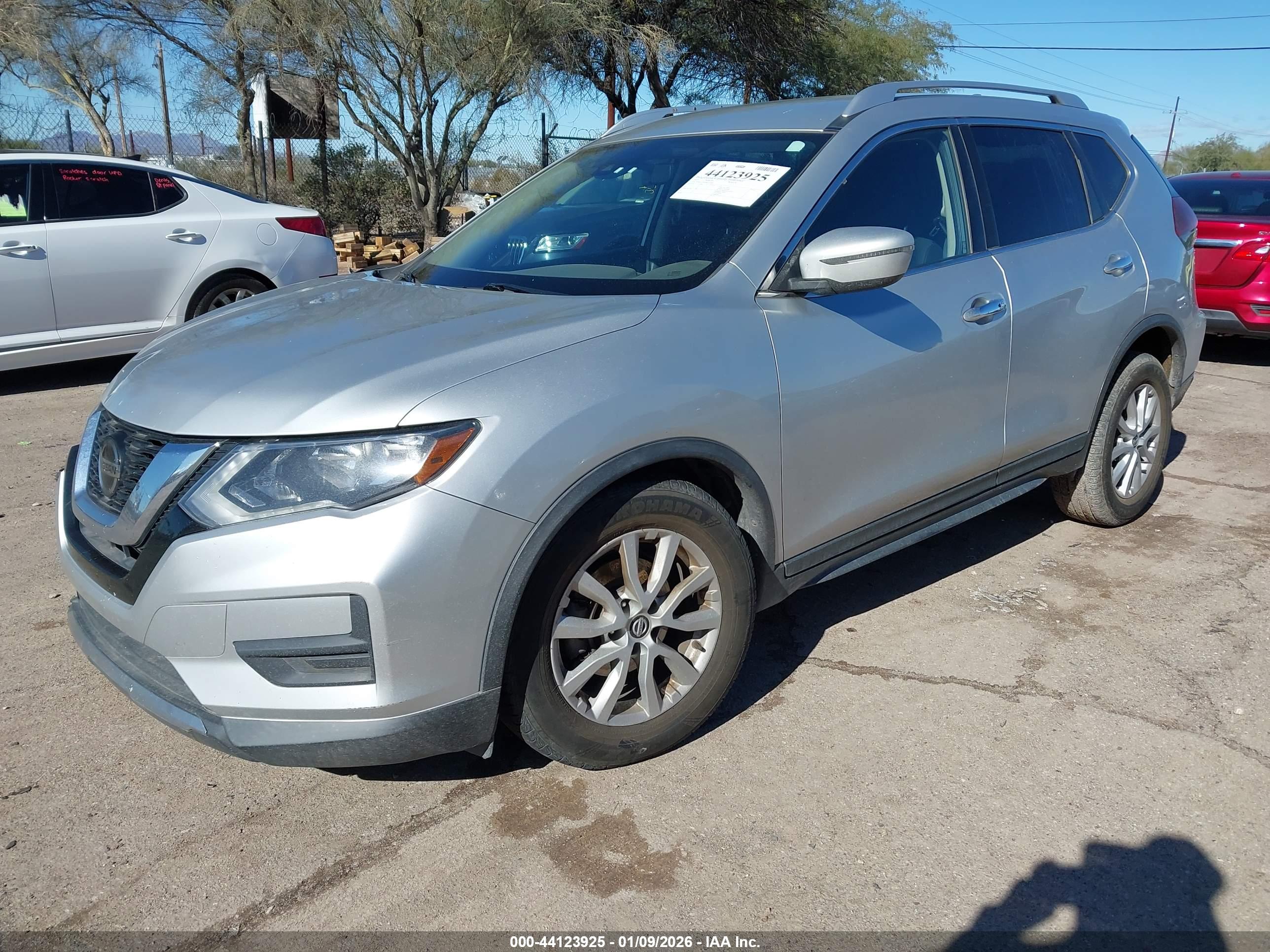 NISSAN ROGUE image 2