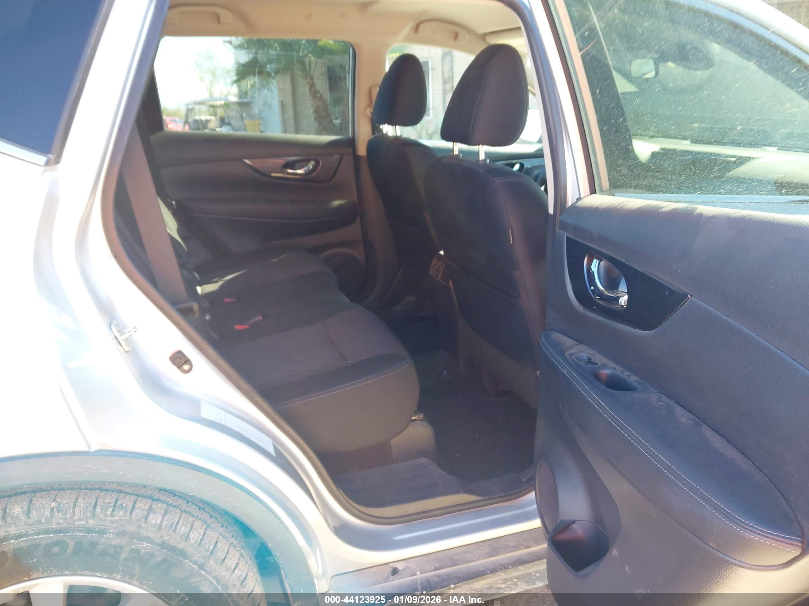 NISSAN ROGUE image 8