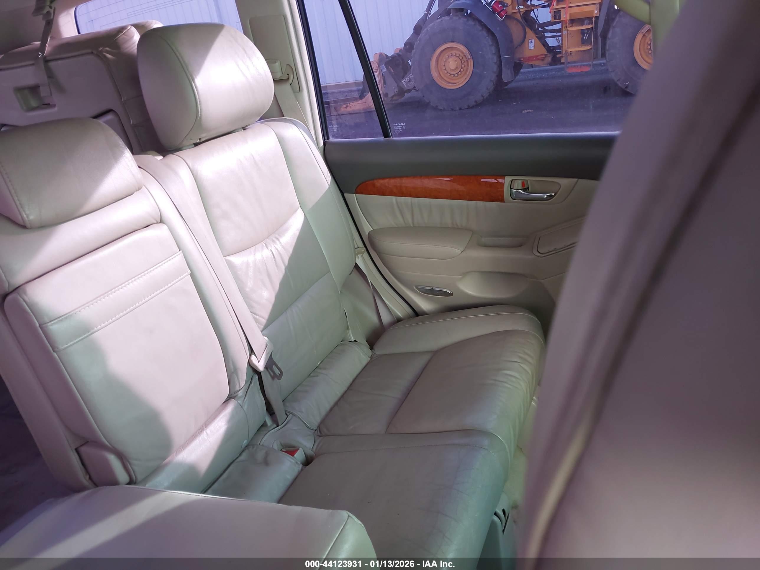 LEXUS GX image 8