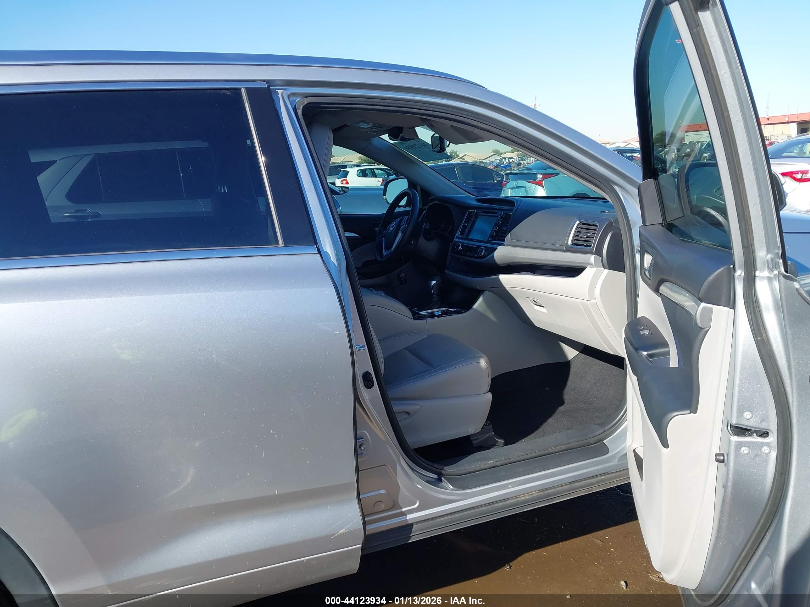 TOYOTA HIGHLANDER image 5
