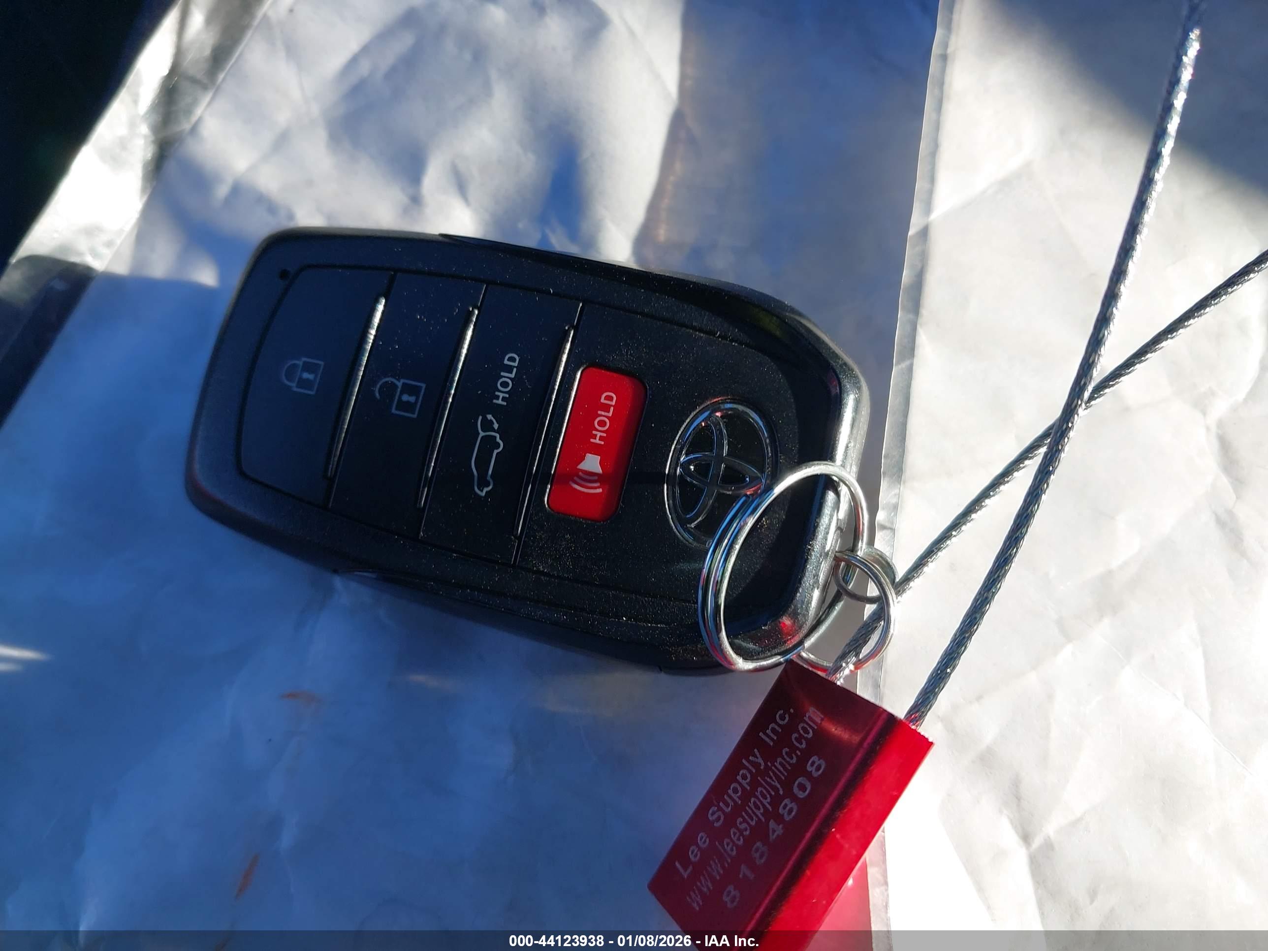 TOYOTA CROWN image 11