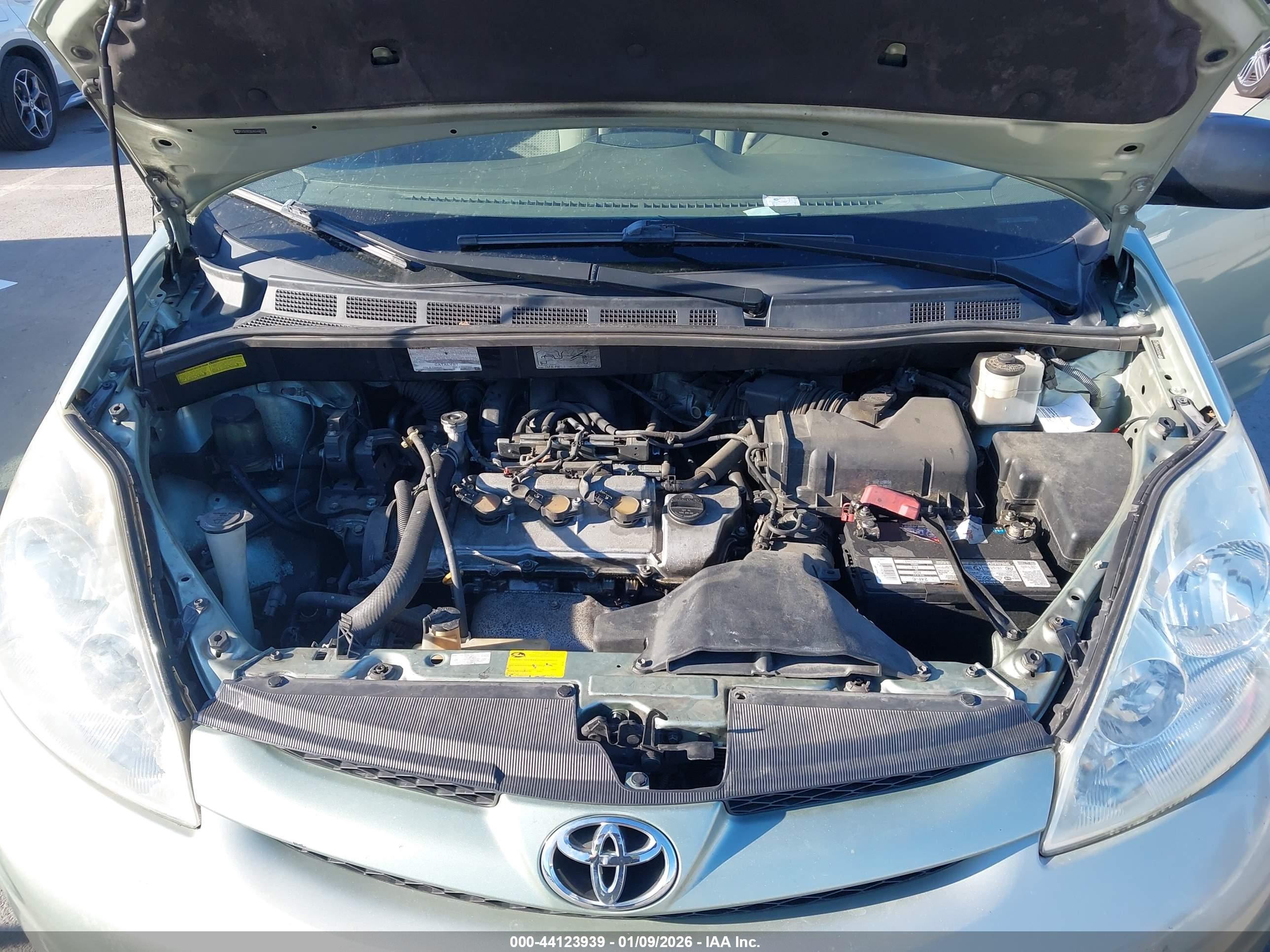 TOYOTA SIENNA image 10