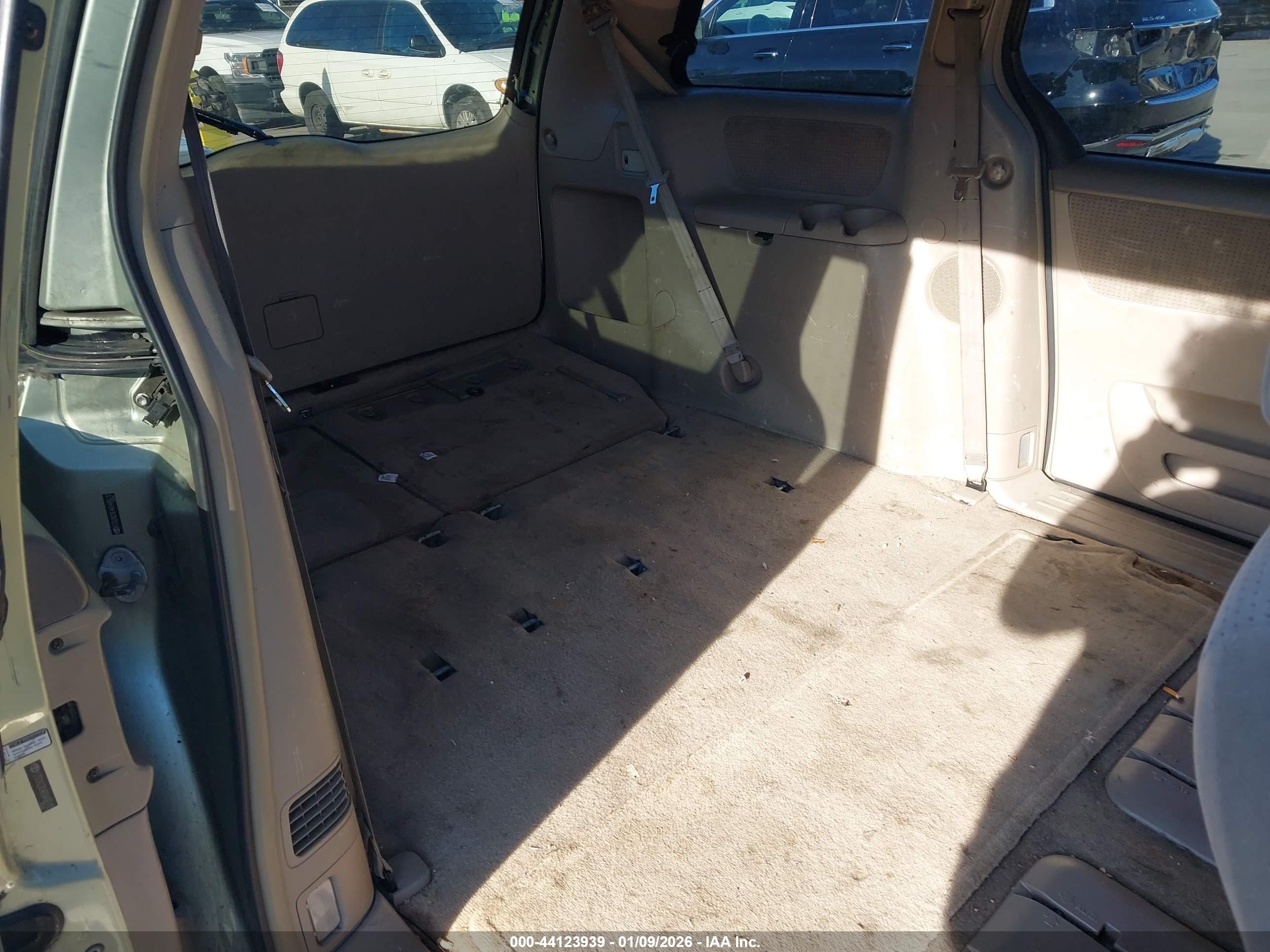 TOYOTA SIENNA image 8