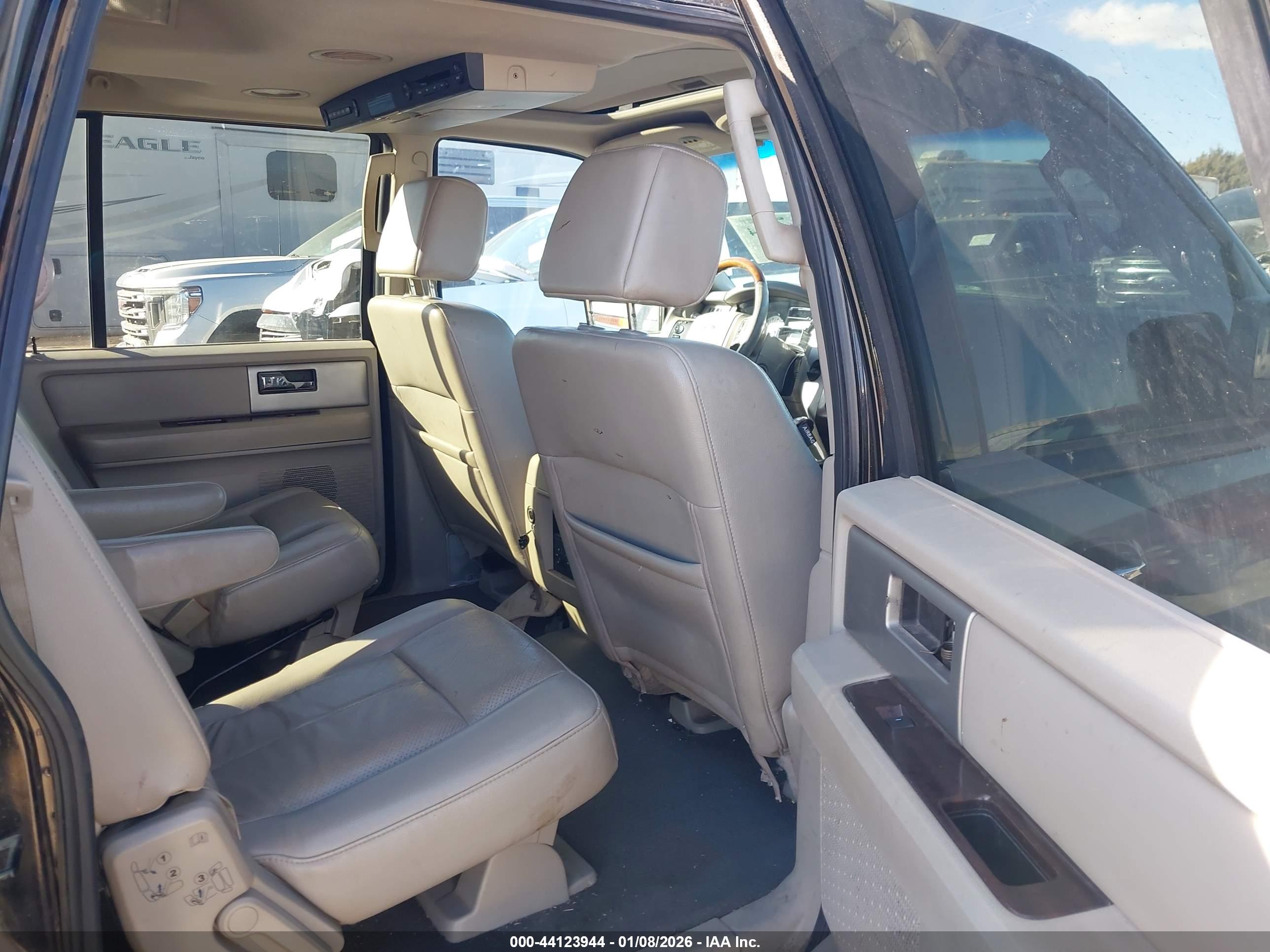 FORD EXPEDITION image 8