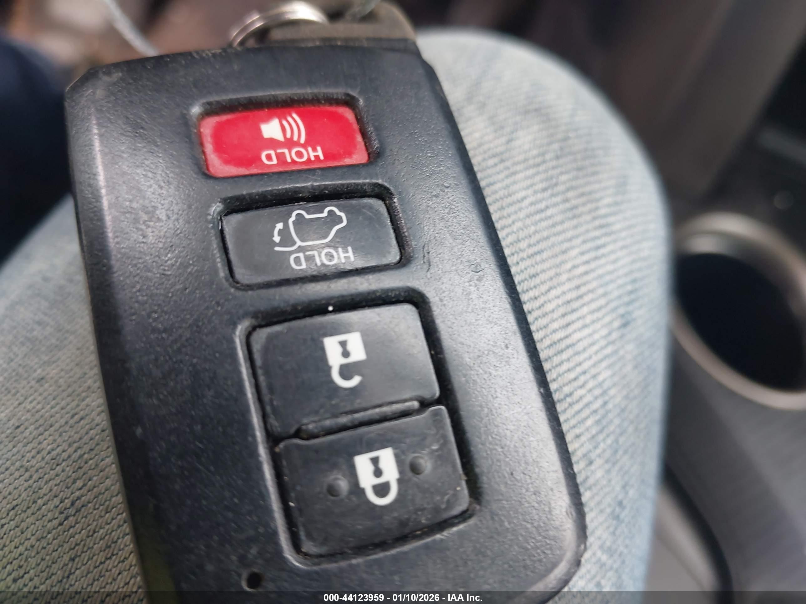 TOYOTA RAV4 image 11