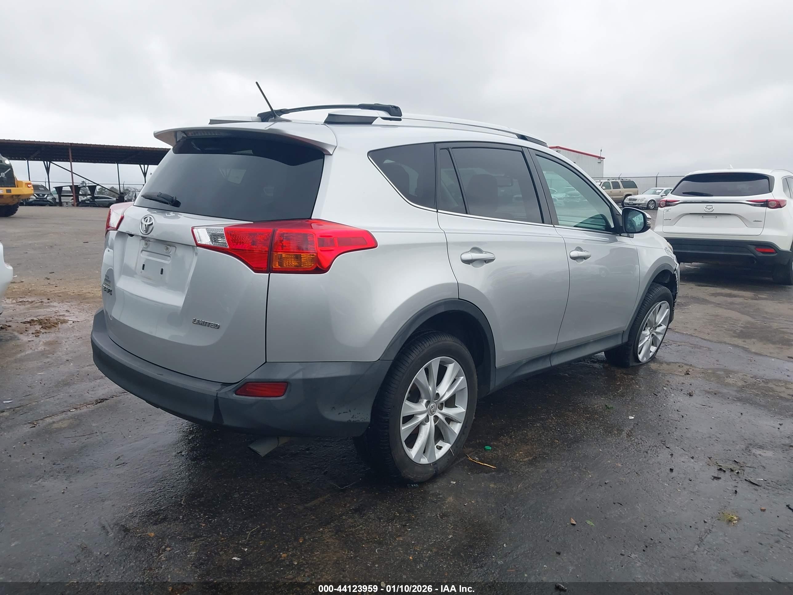 TOYOTA RAV4 image 4