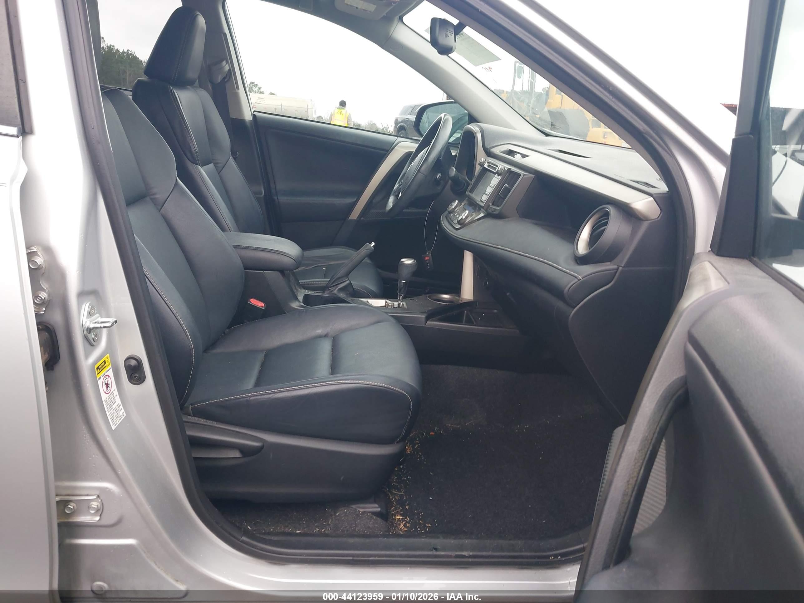 TOYOTA RAV4 image 5