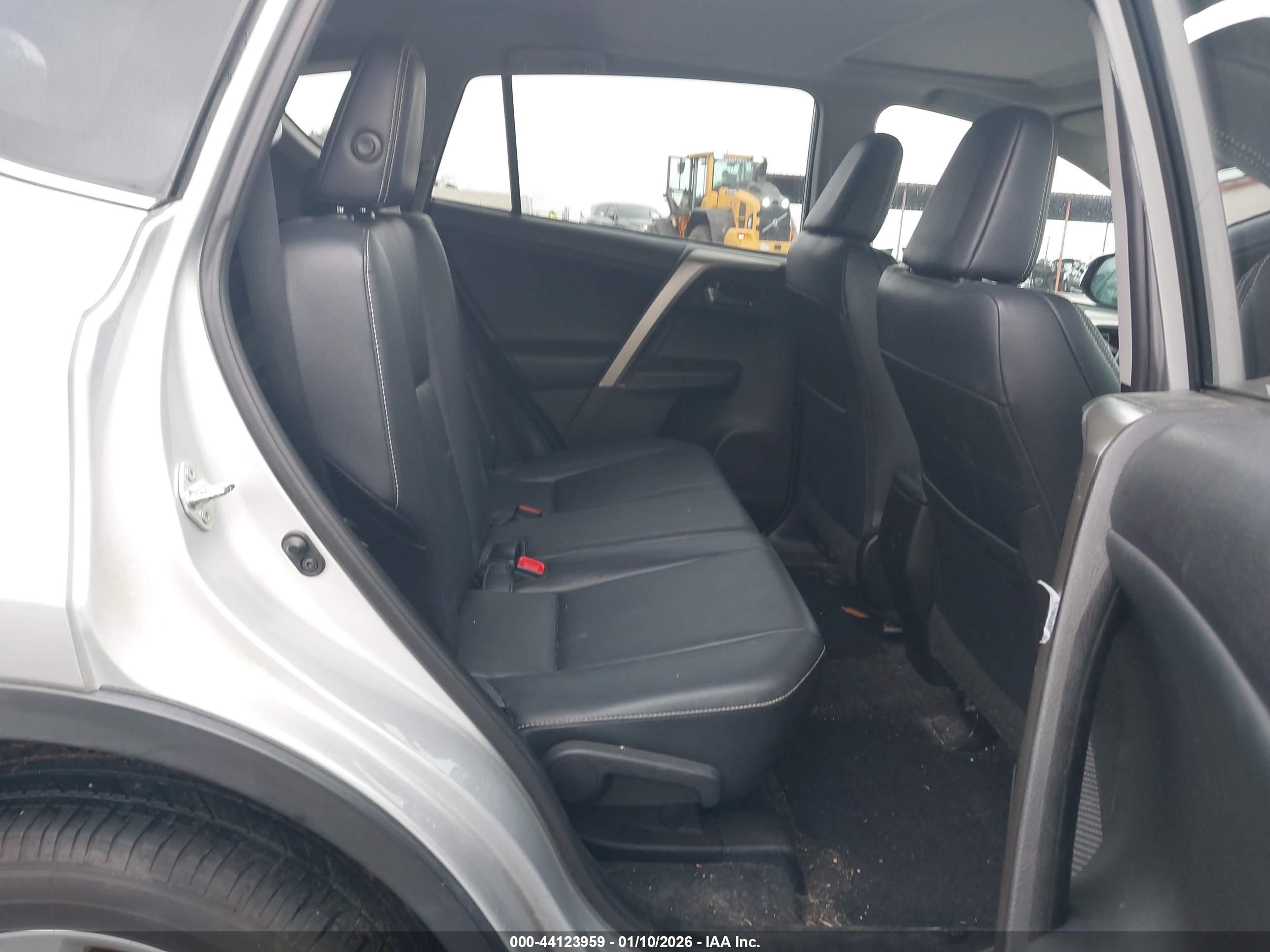 TOYOTA RAV4 image 8