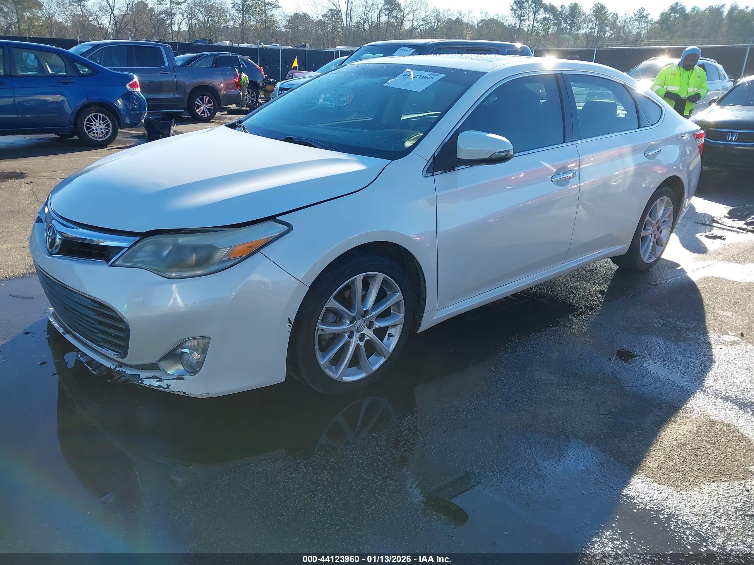 TOYOTA AVALON image 2