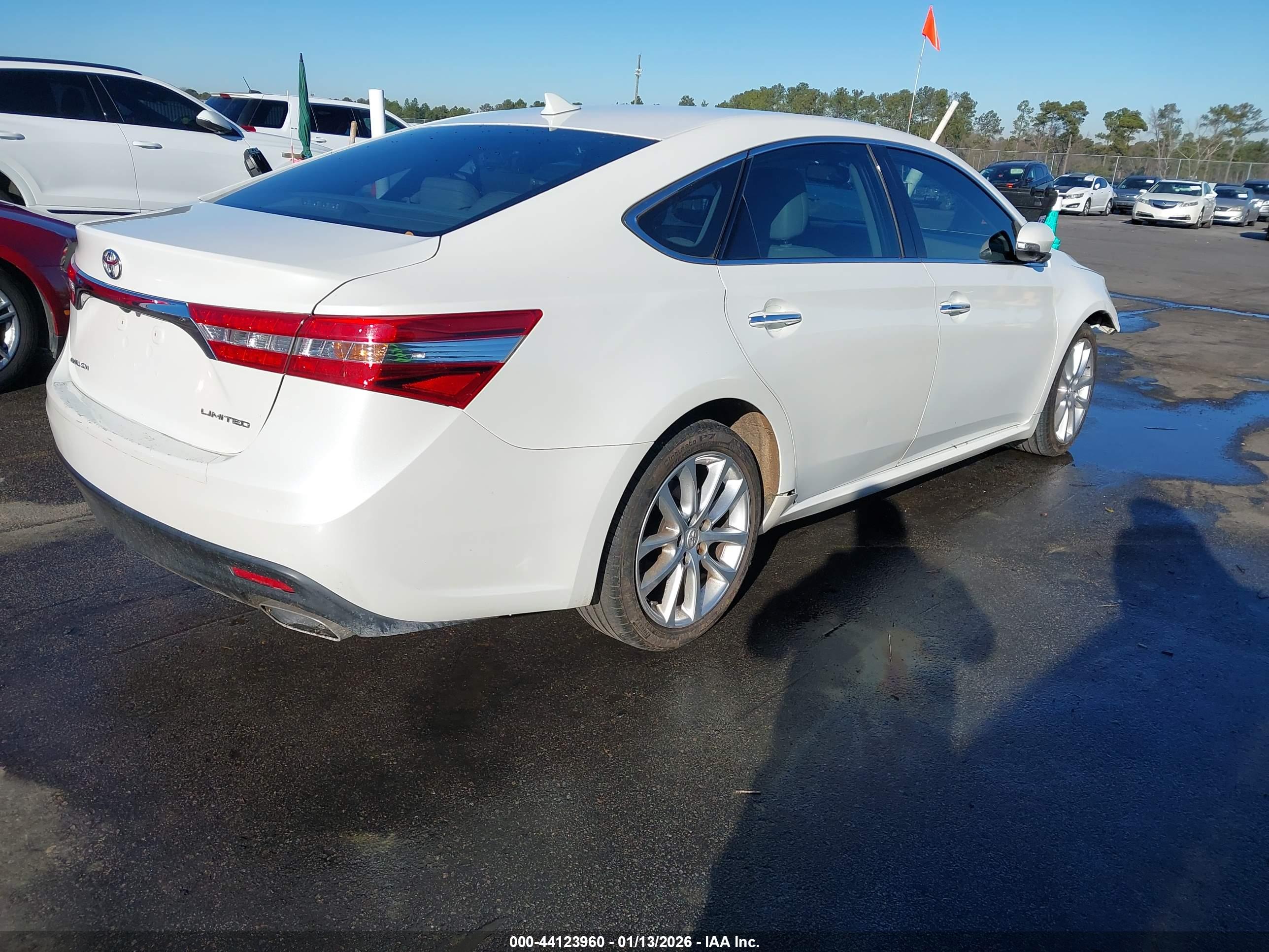 TOYOTA AVALON image 4