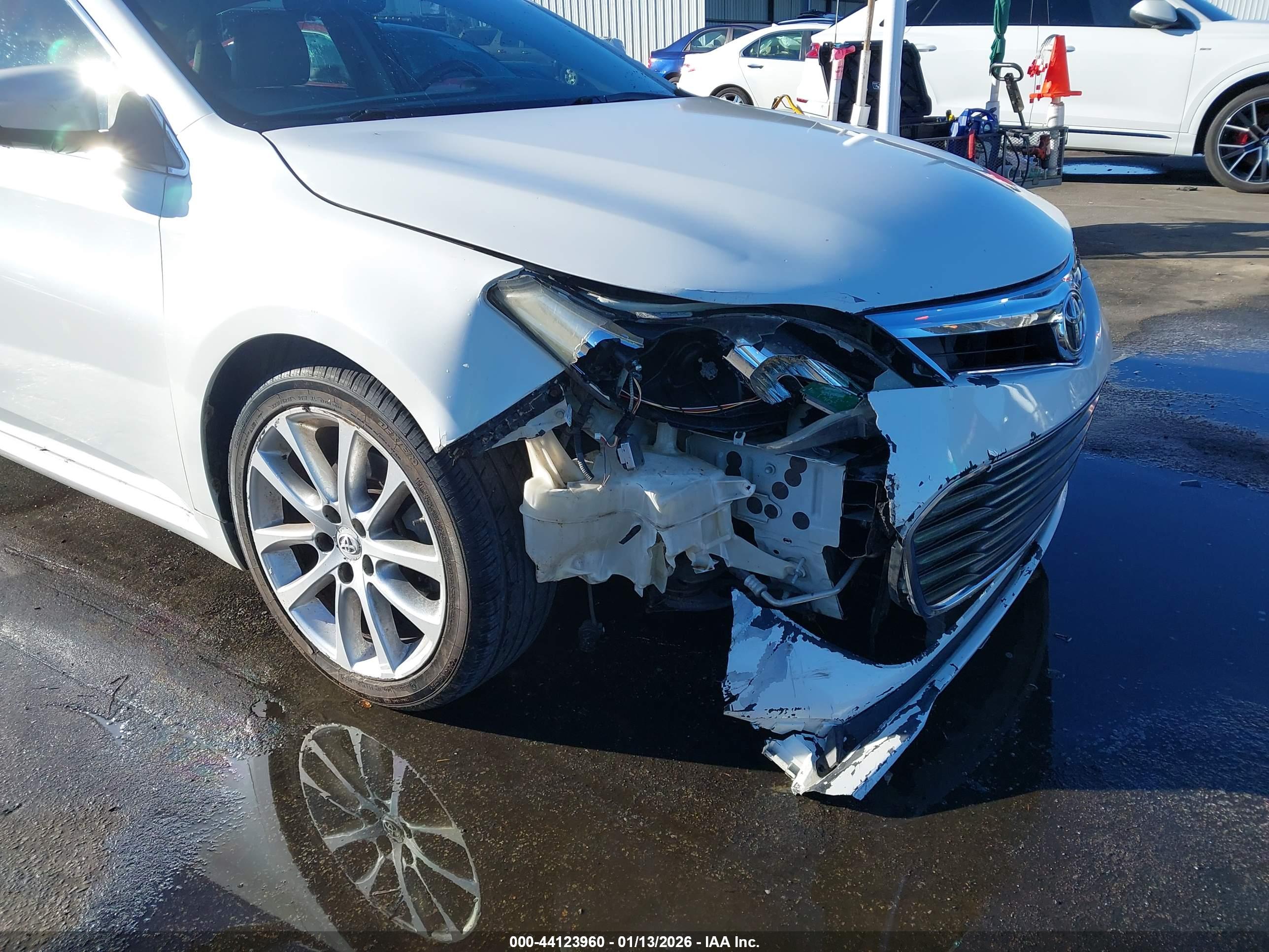 TOYOTA AVALON image 6