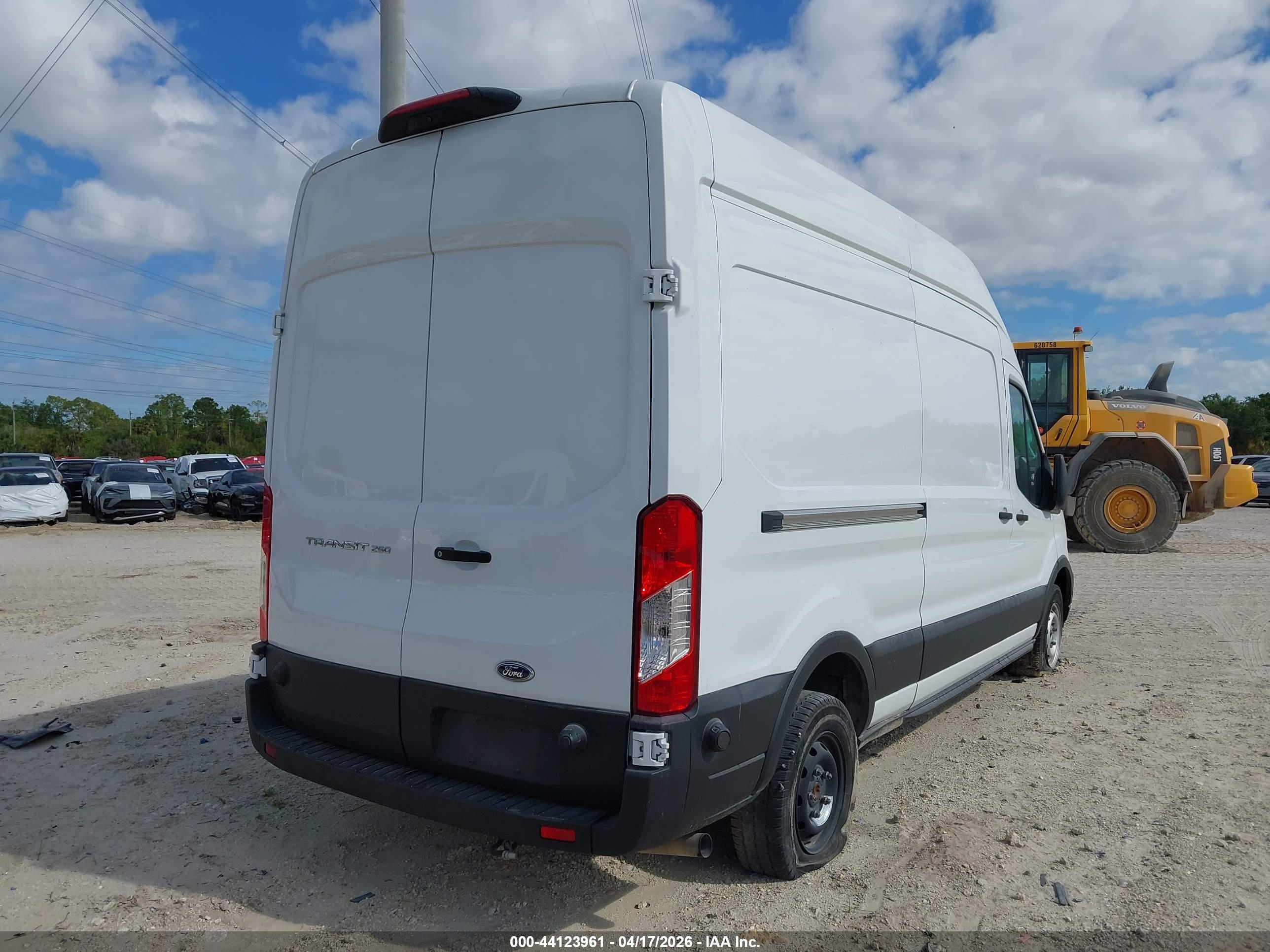 FORD TRANSIT-250 image 4
