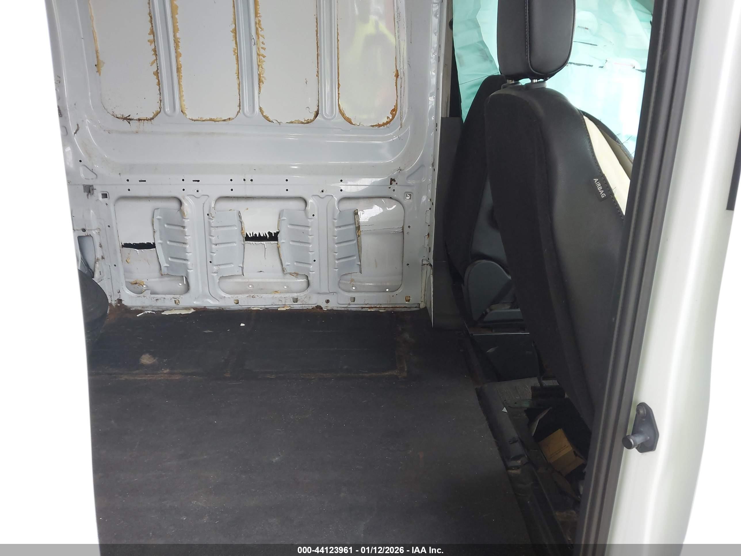 FORD TRANSIT-250 image 8