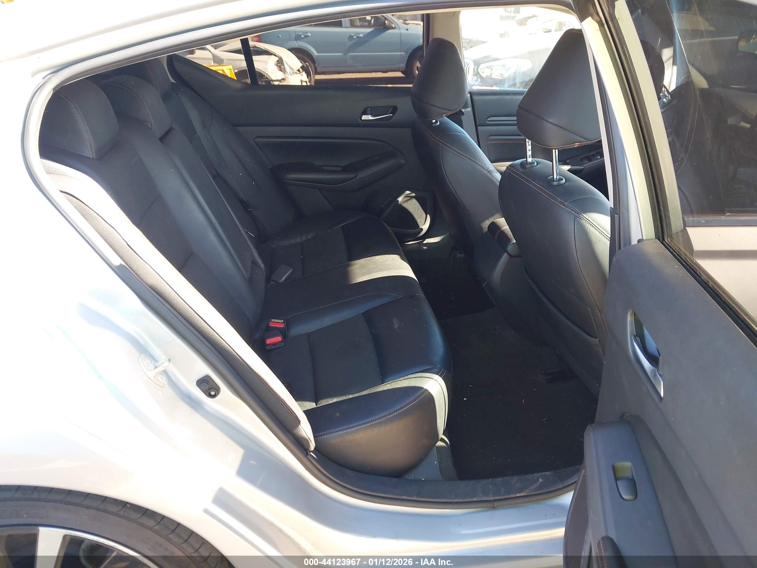 NISSAN ALTIMA image 8
